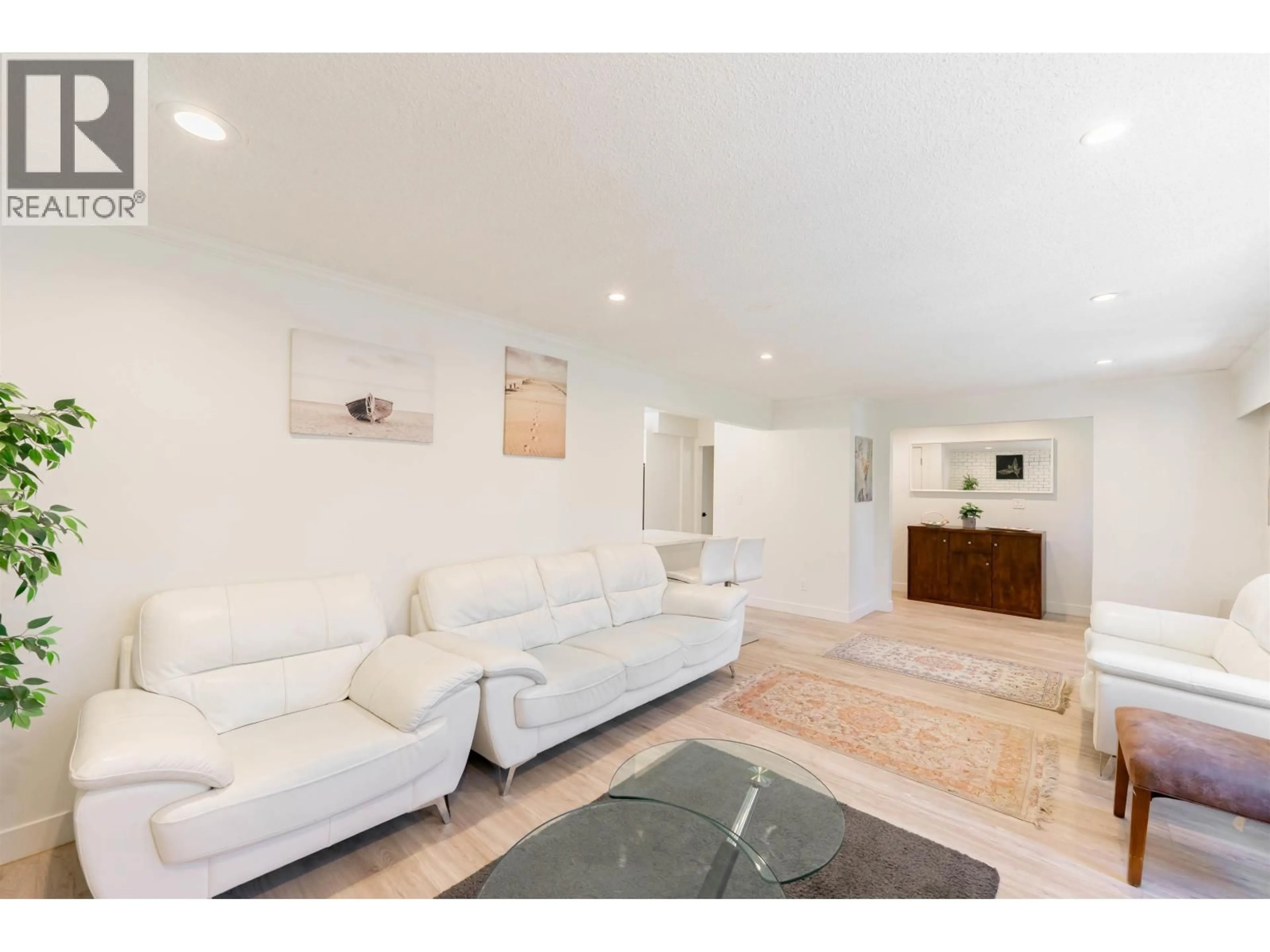 Living room with furniture, unknown for 5114 WESTMINSTER AVENUE, Delta British Columbia V4K2J2