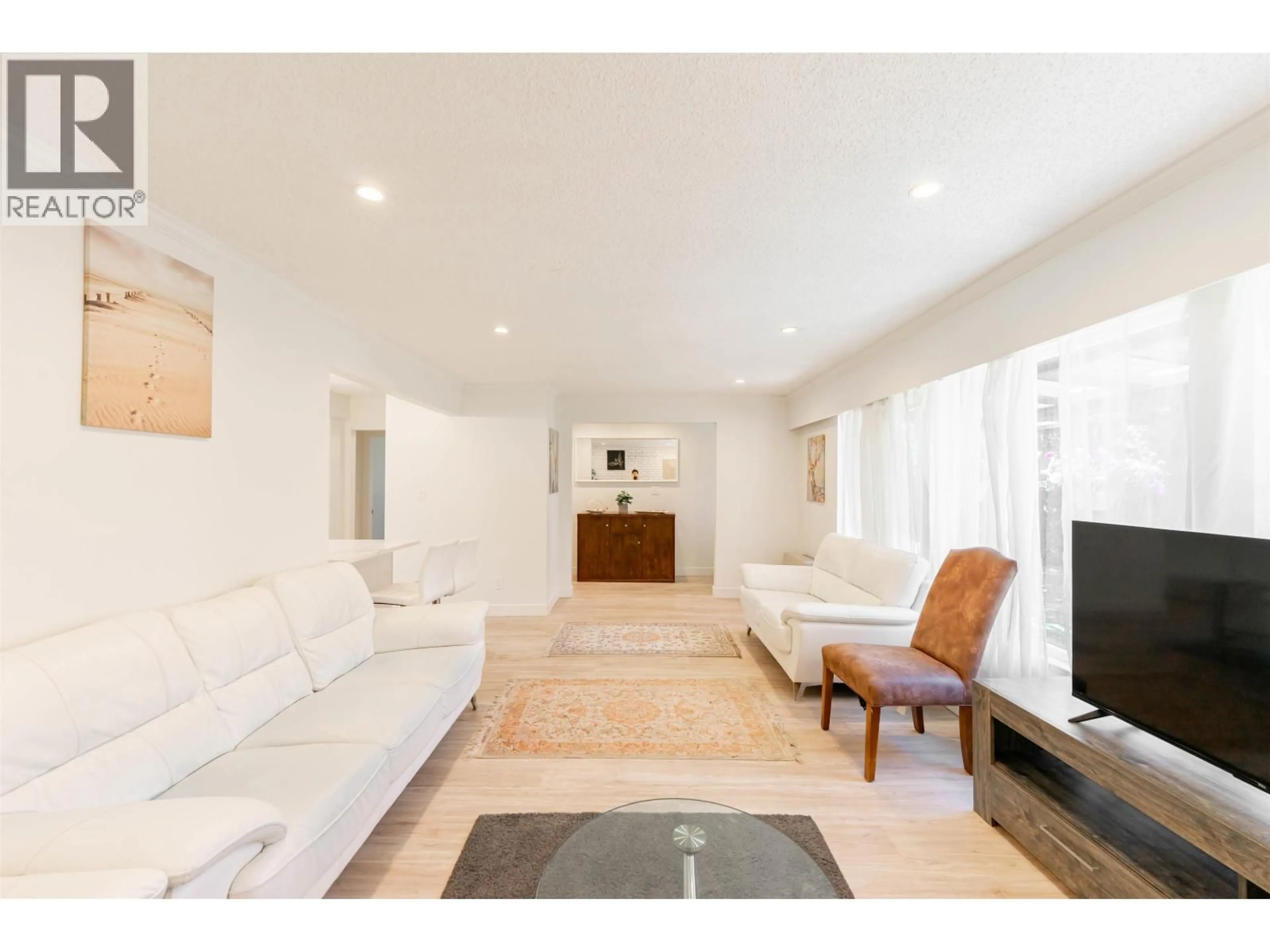 Living room with furniture, unknown for 5114 WESTMINSTER AVENUE, Delta British Columbia V4K2J2