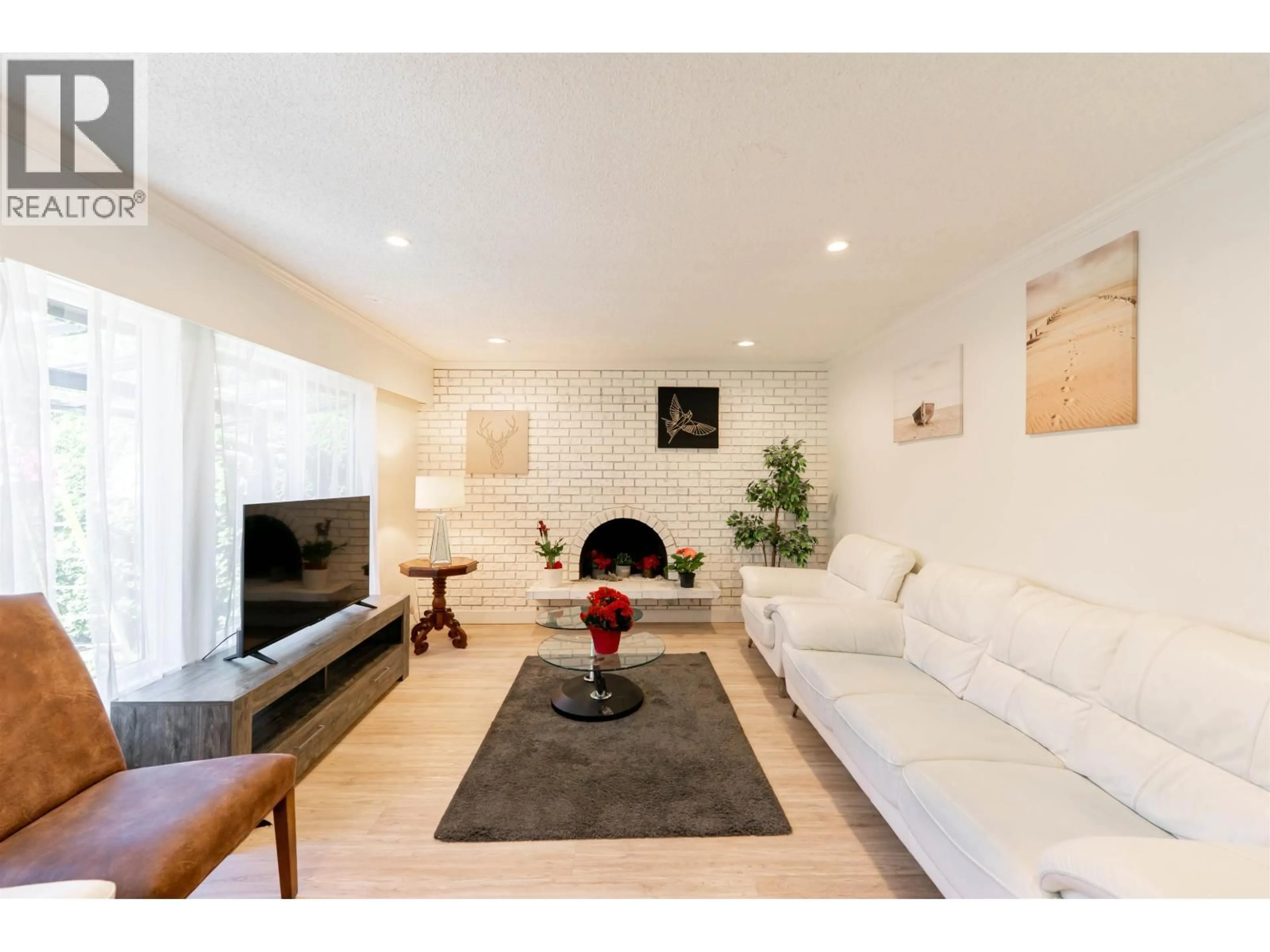 Living room with furniture, unknown for 5114 WESTMINSTER AVENUE, Delta British Columbia V4K2J2