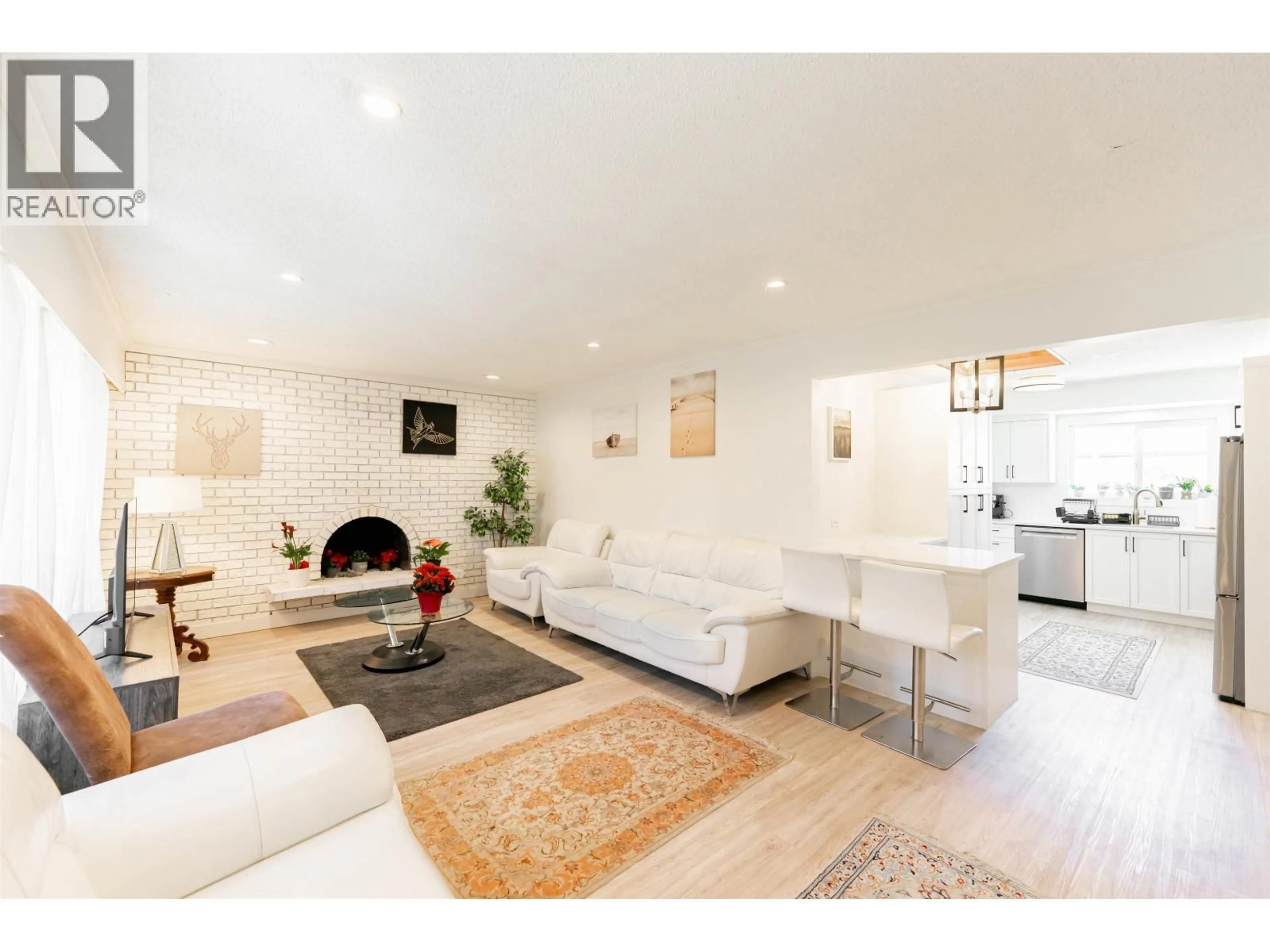 Living room with furniture, unknown for 5114 WESTMINSTER AVENUE, Delta British Columbia V4K2J2