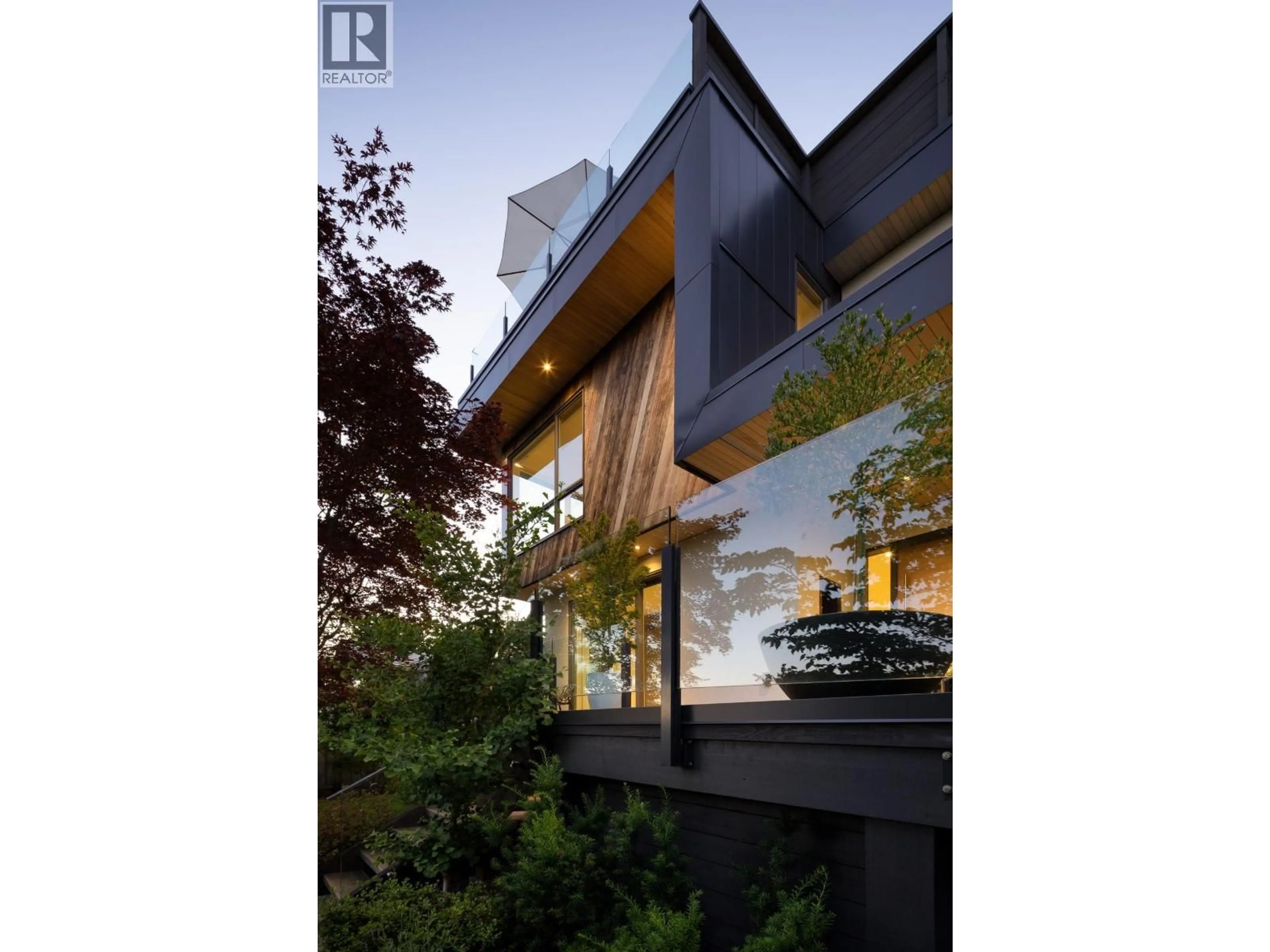 Unknown for 452 4TH STREET, North Vancouver British Columbia V7L1J5