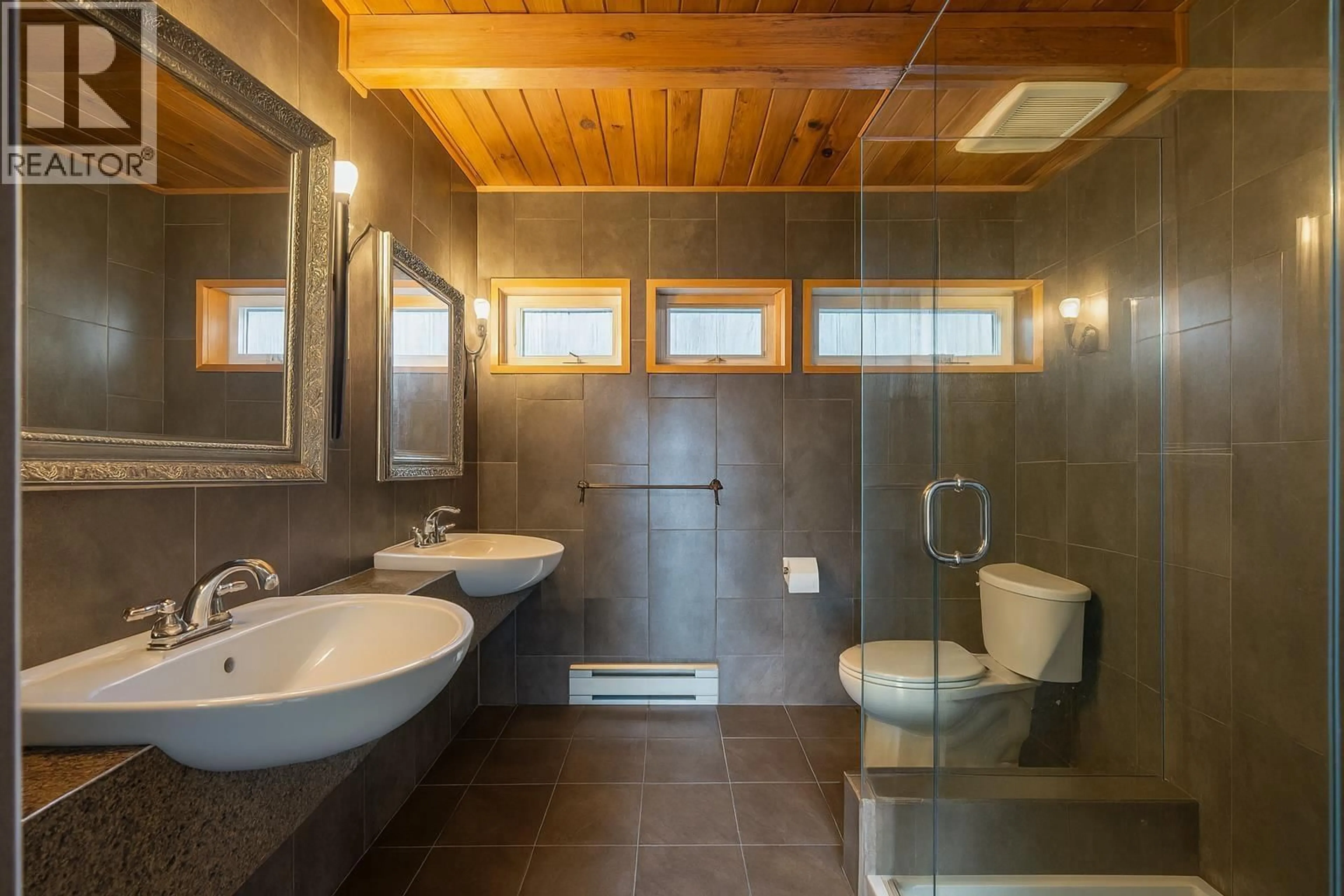 Contemporary bathroom, ceramic/tile floor for 873 BAYCREST DRIVE, North Vancouver British Columbia V7G1N7