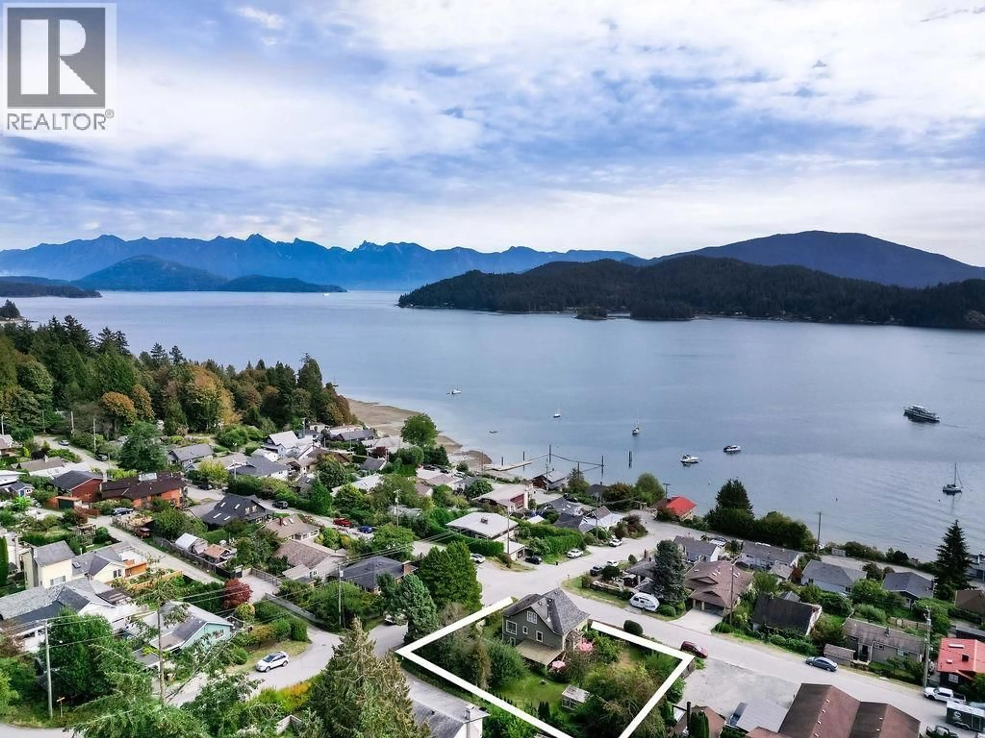 A pic from outside/outdoor area/front of a property/back of a property/a pic from drone, water/lake/river/ocean view for 589 SEAVIEW ROAD, Gibsons British Columbia V0N1V9