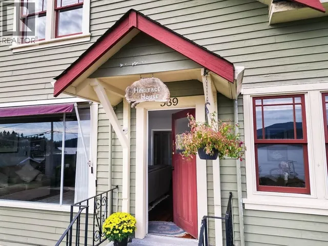 589 SEAVIEW ROAD, Gibsons 4