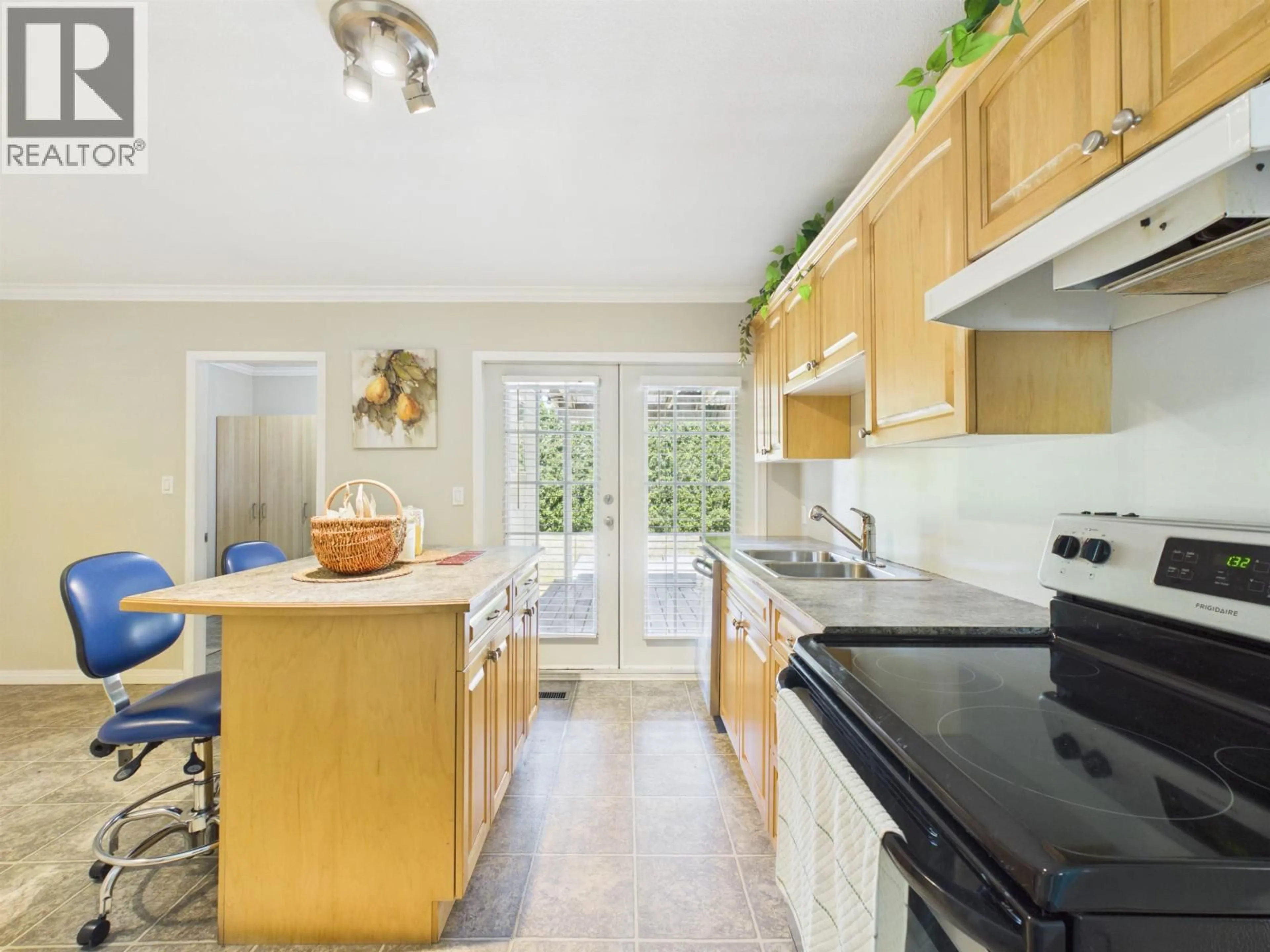 Open concept kitchen, ceramic/tile floor for 20875 CAMWOOD AVENUE, Maple Ridge British Columbia V2X2N9