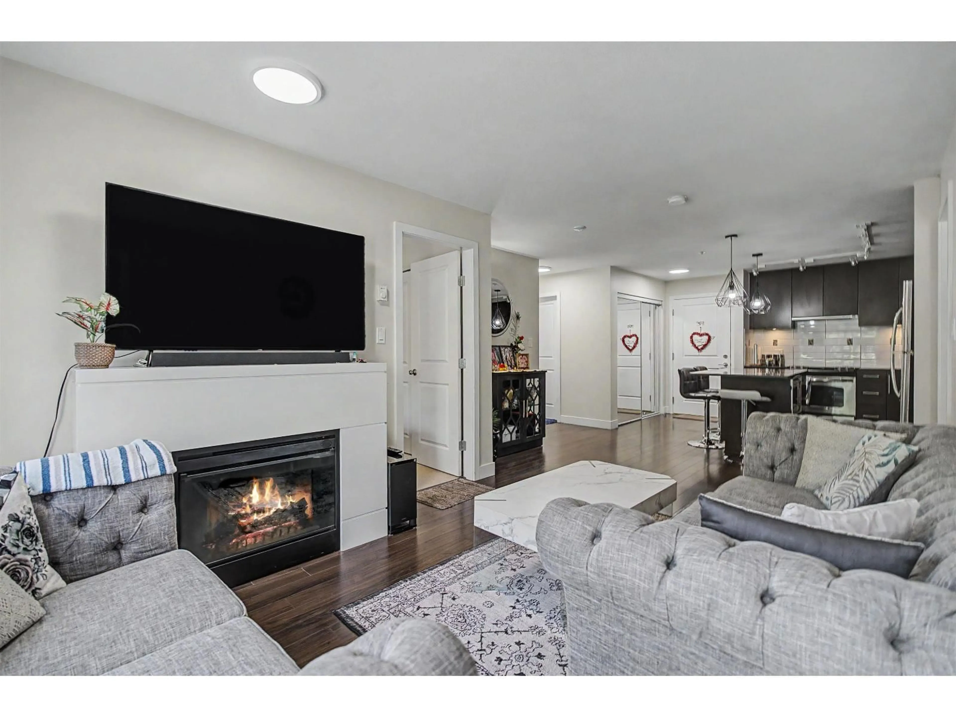Living room with furniture, unknown for 252 - 15850 26 AVENUE, Surrey British Columbia V3S2N6