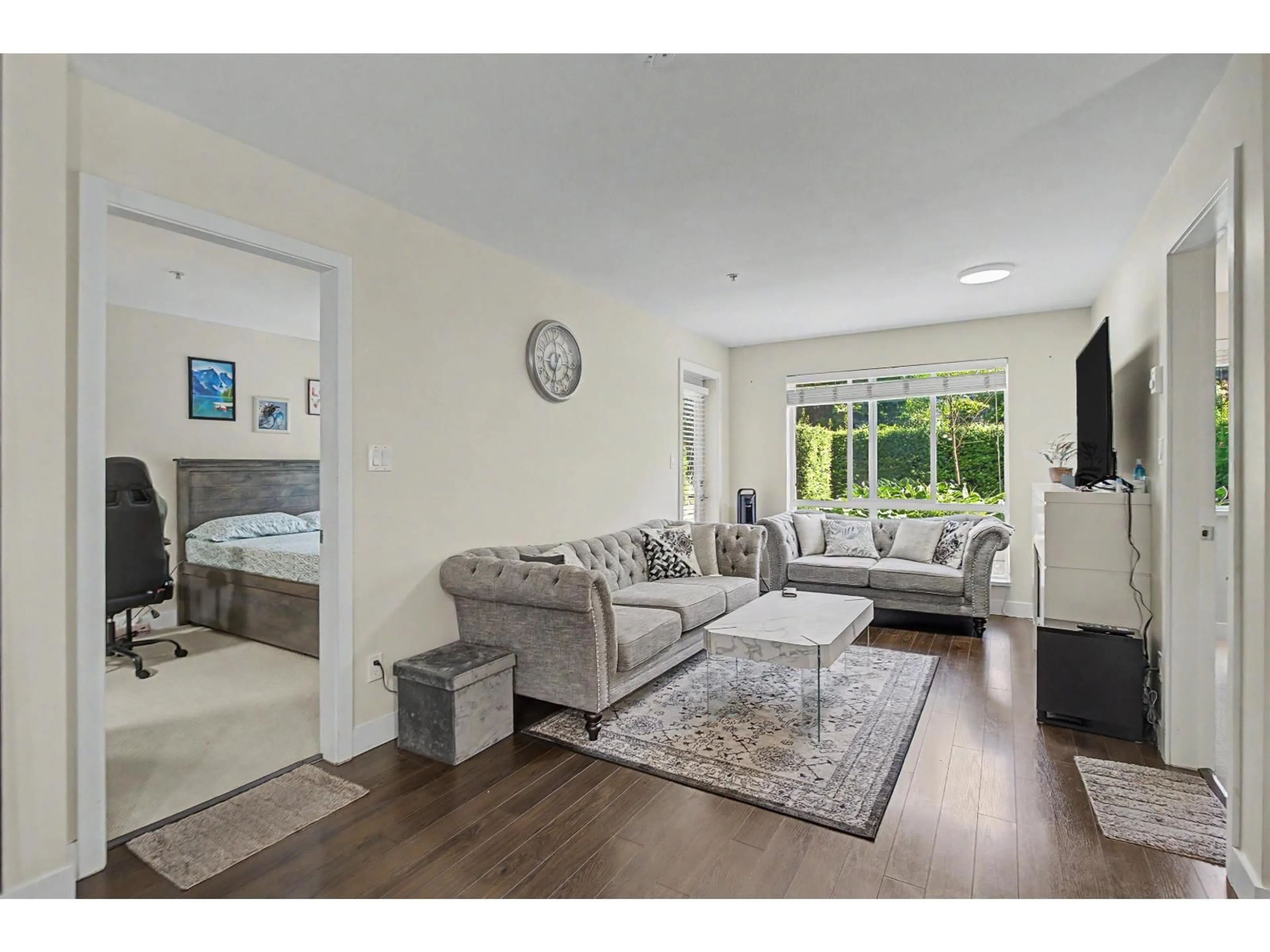 Living room with furniture, unknown for 252 - 15850 26 AVENUE, Surrey British Columbia V3S2N6