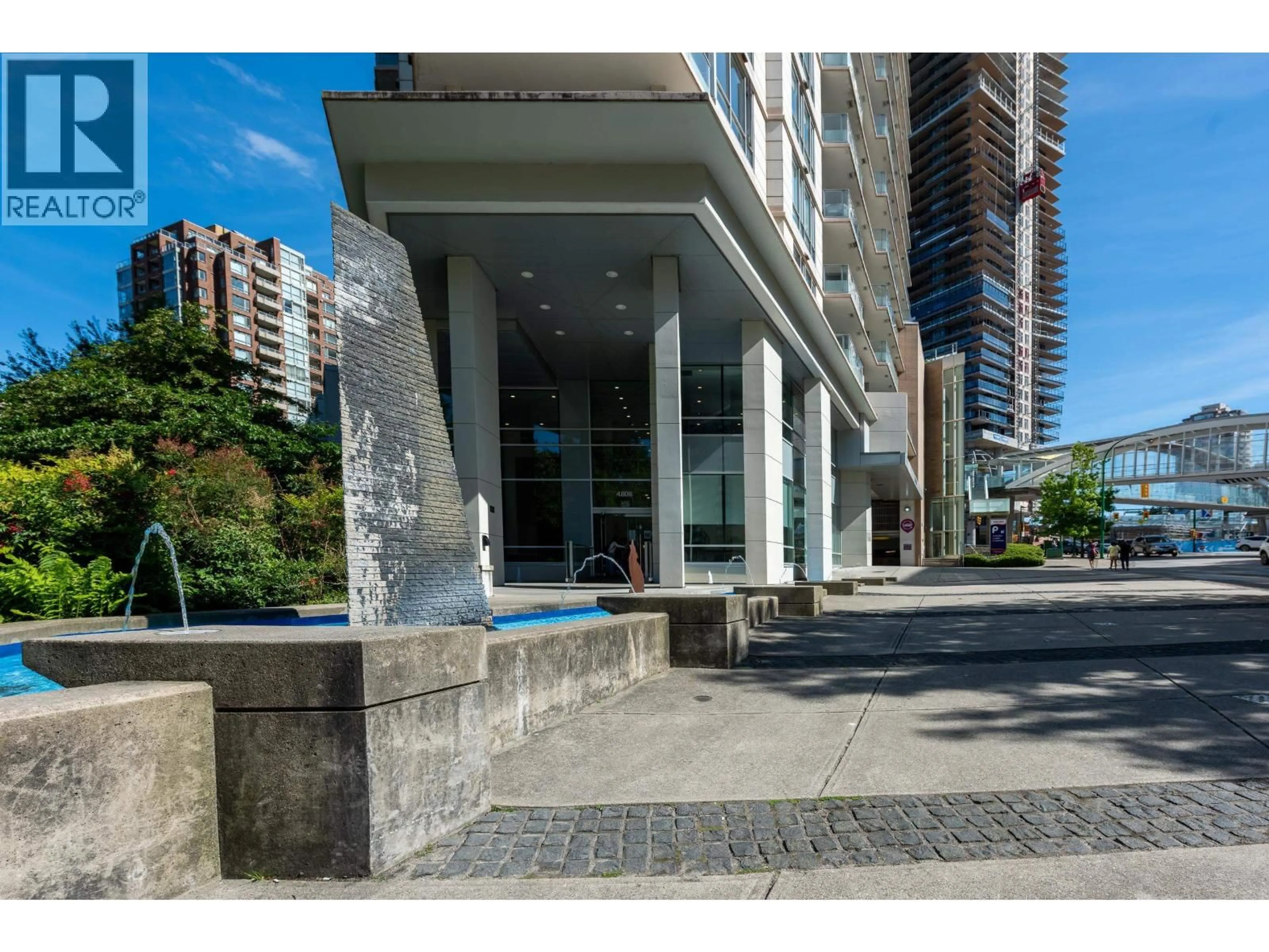 Indoor foyer for 906 - 4808 HAZEL STREET, Burnaby British Columbia V5H0A2