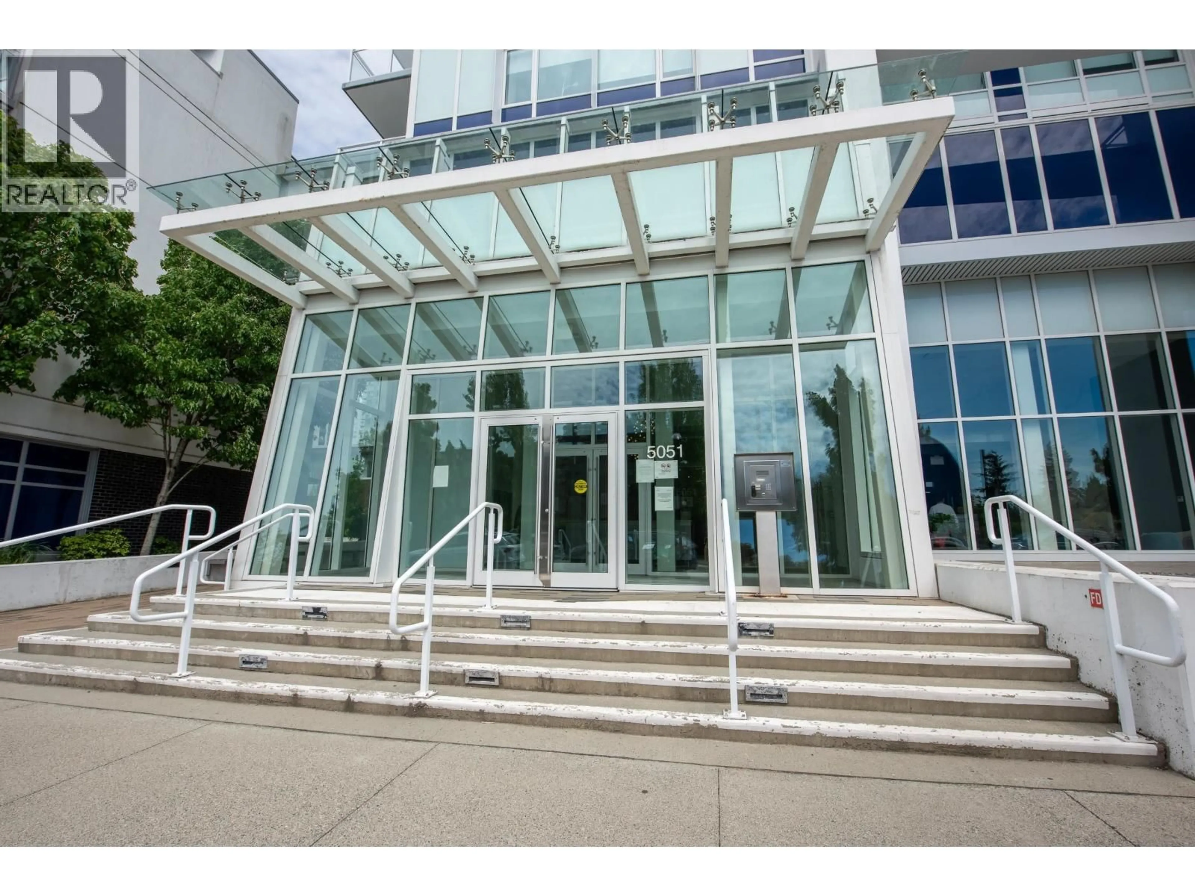 Indoor foyer for 1706 - 5051 IMPERIAL STREET, Burnaby British Columbia V5J0J3