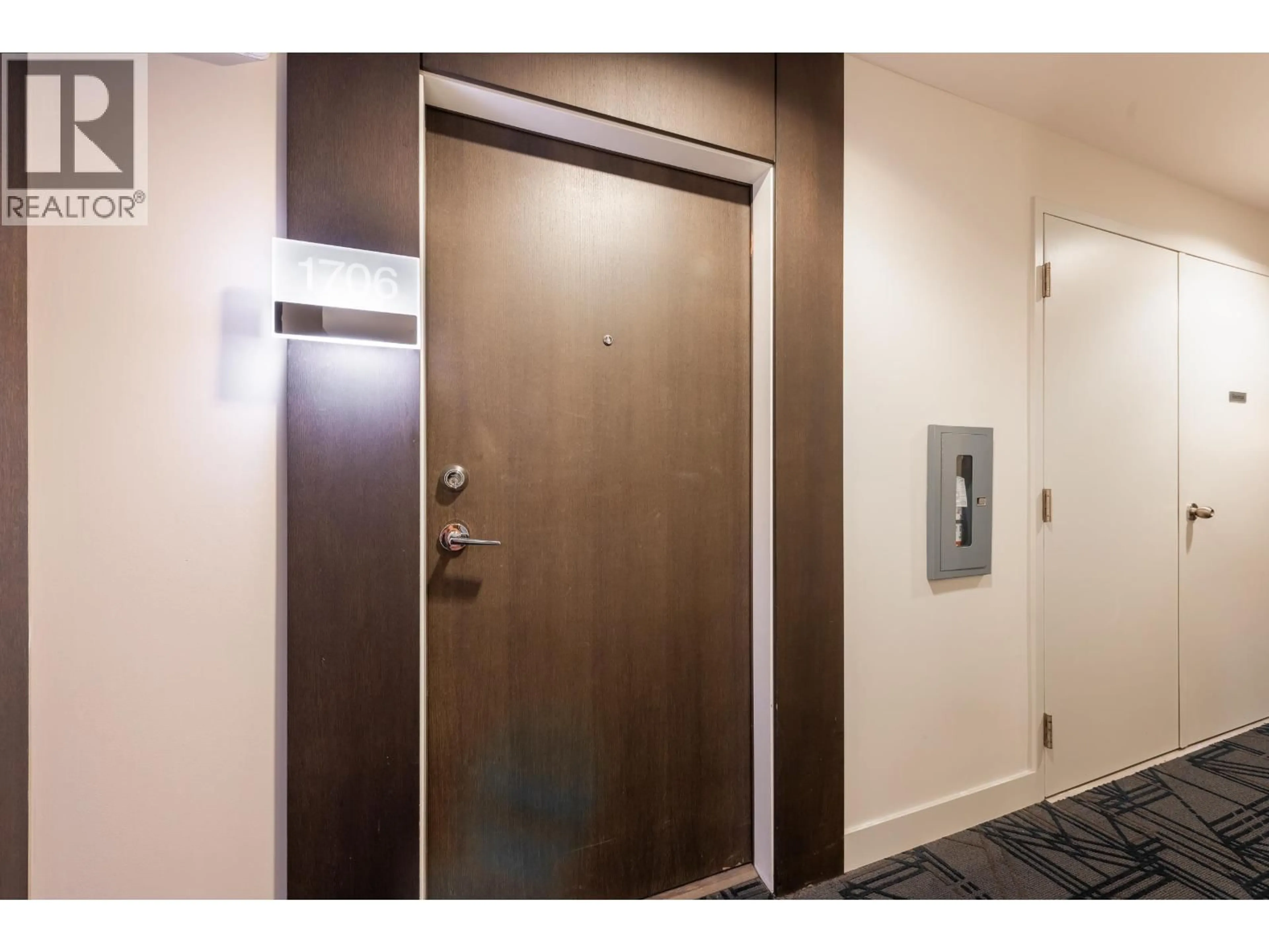 Indoor foyer for 1706 - 5051 IMPERIAL STREET, Burnaby British Columbia V5J0J3