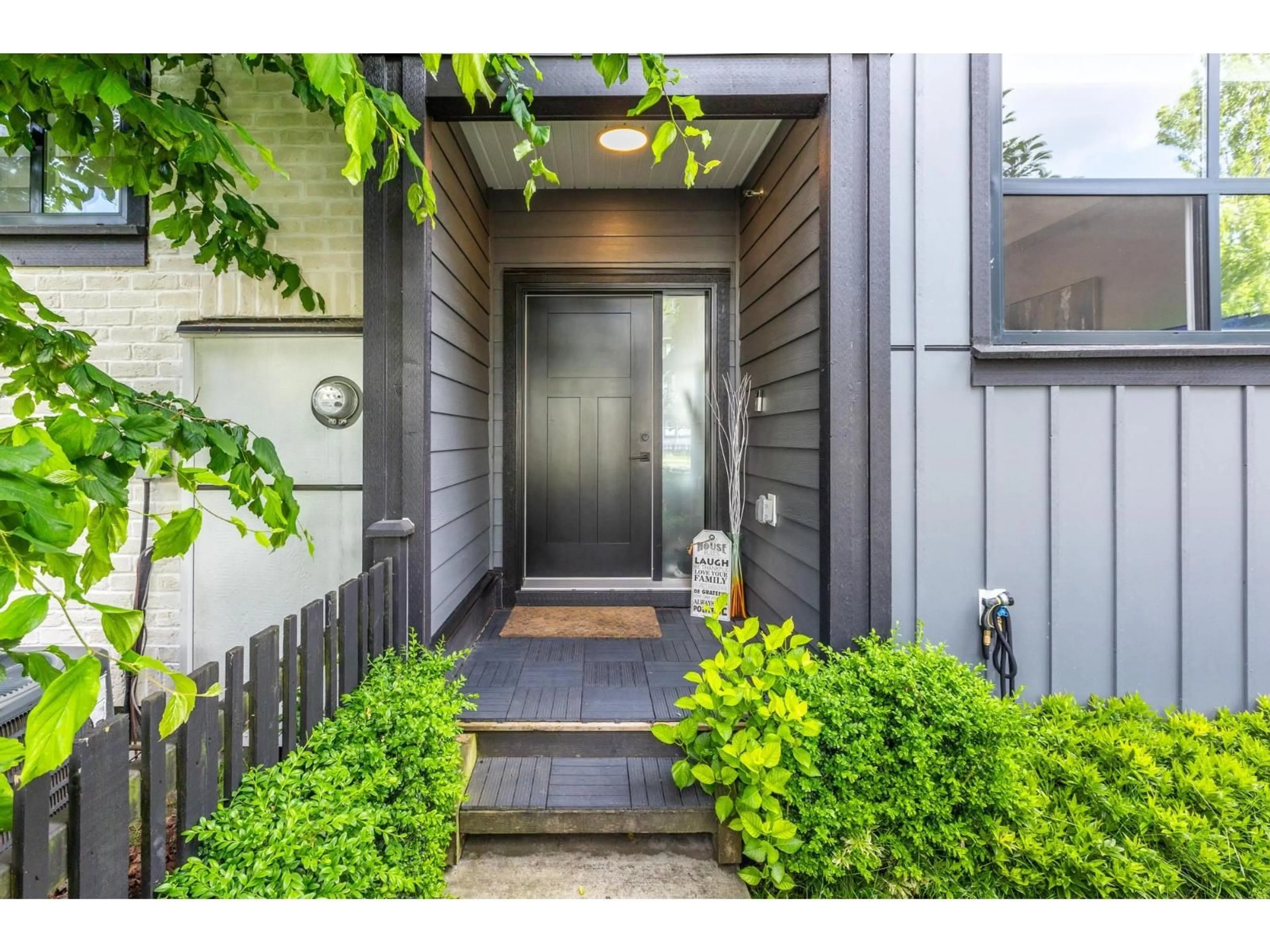 Indoor entryway for 8163 202 STREET, Langley British Columbia V2Y3K2