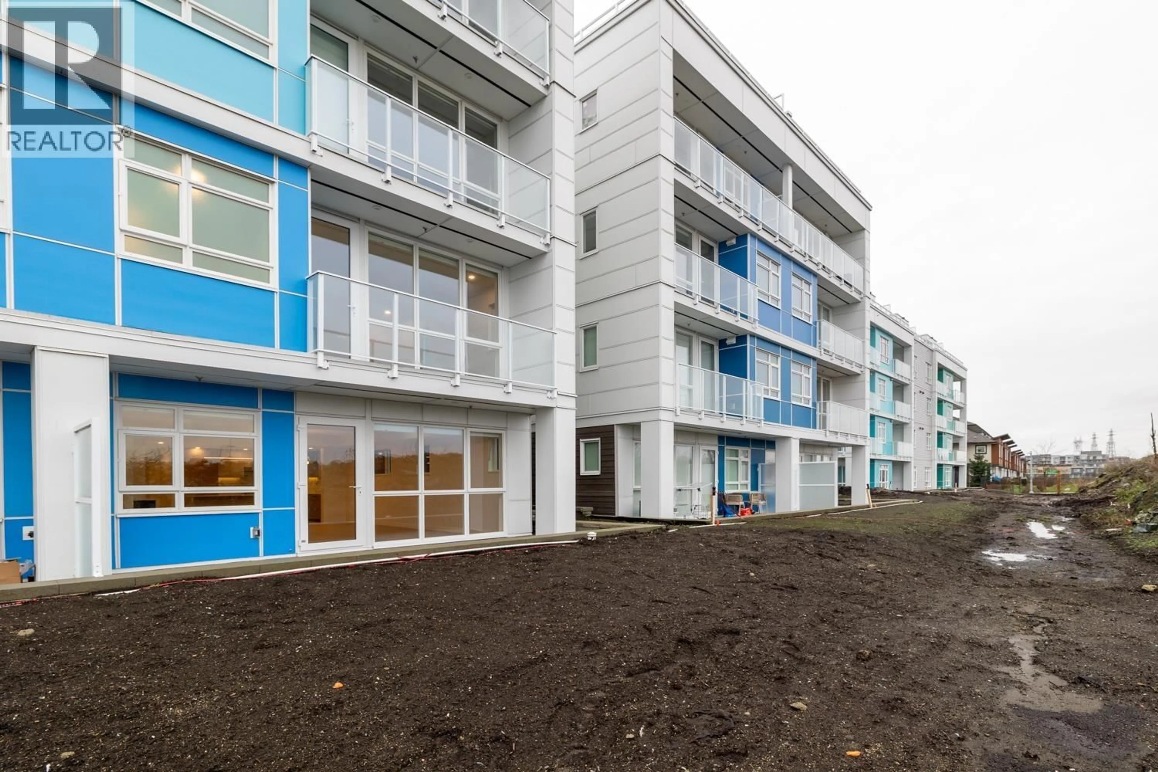 Patio, building for 20 - 10333 RIVER DRIVE, Richmond British Columbia V6X0X4