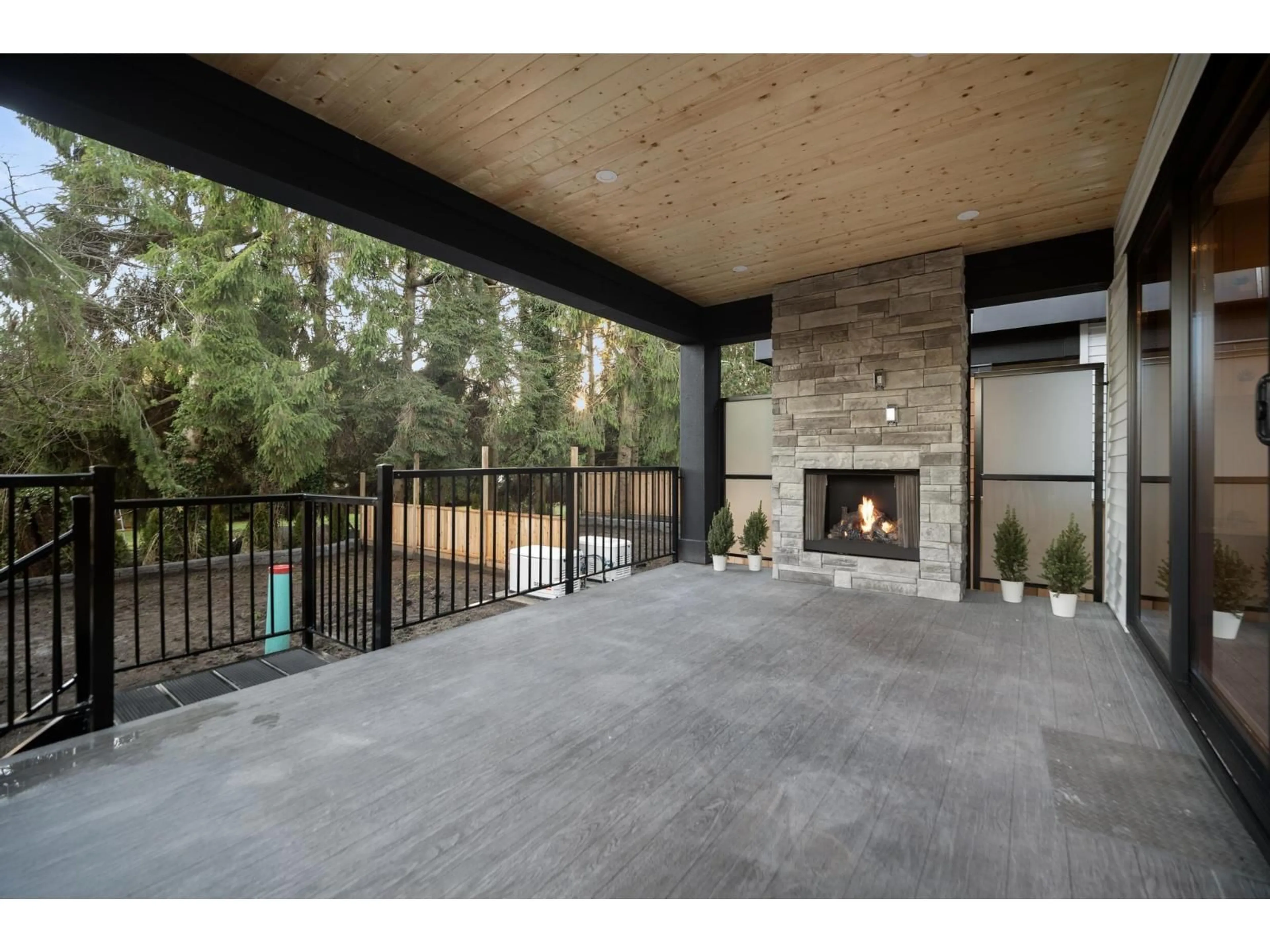 Patio, unknown for 14206 NORTH BLUFF ROAD, White Rock British Columbia V4B3C4