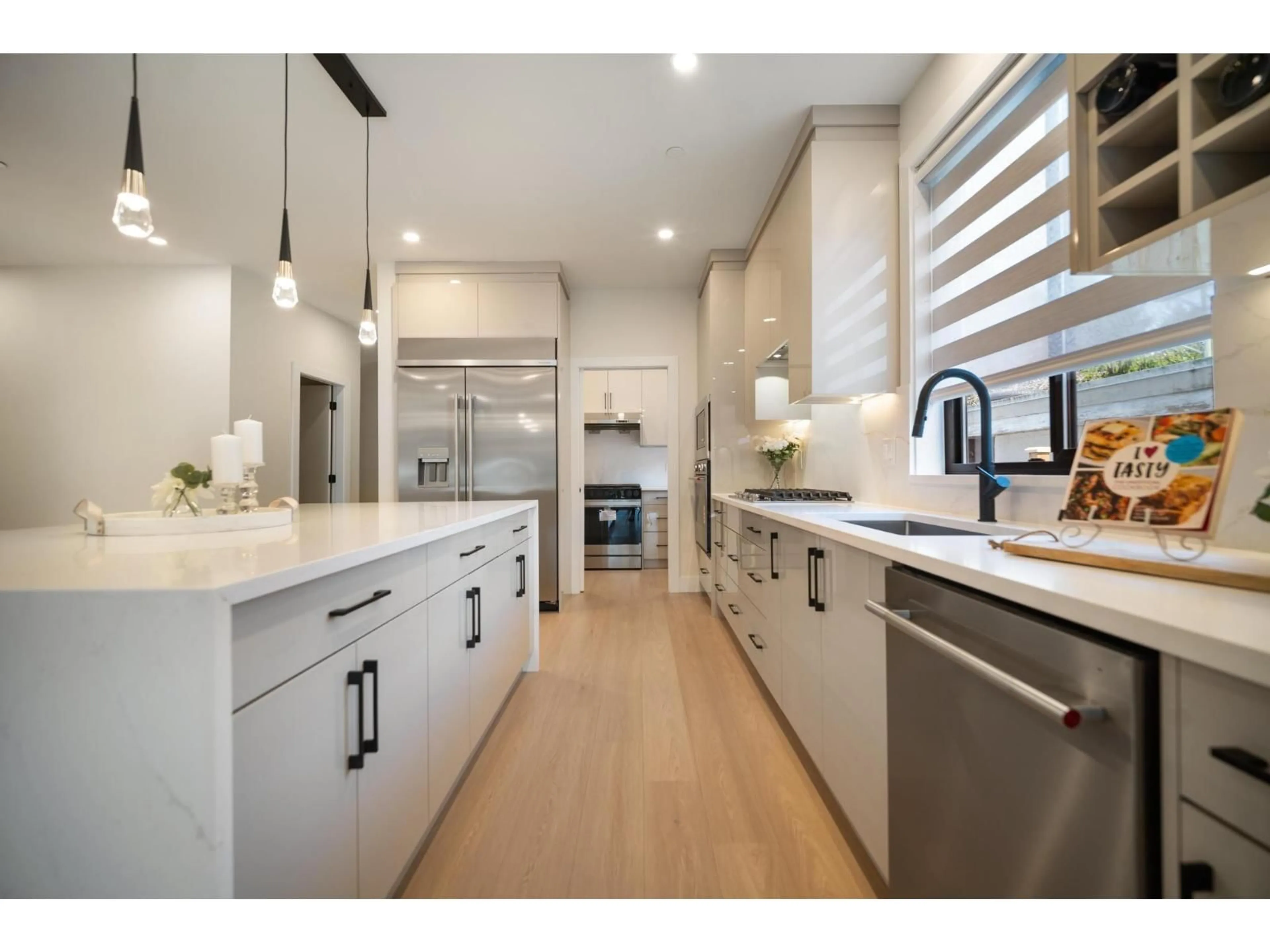 Open concept kitchen, unknown for 14206 NORTH BLUFF ROAD, White Rock British Columbia V4B3C4