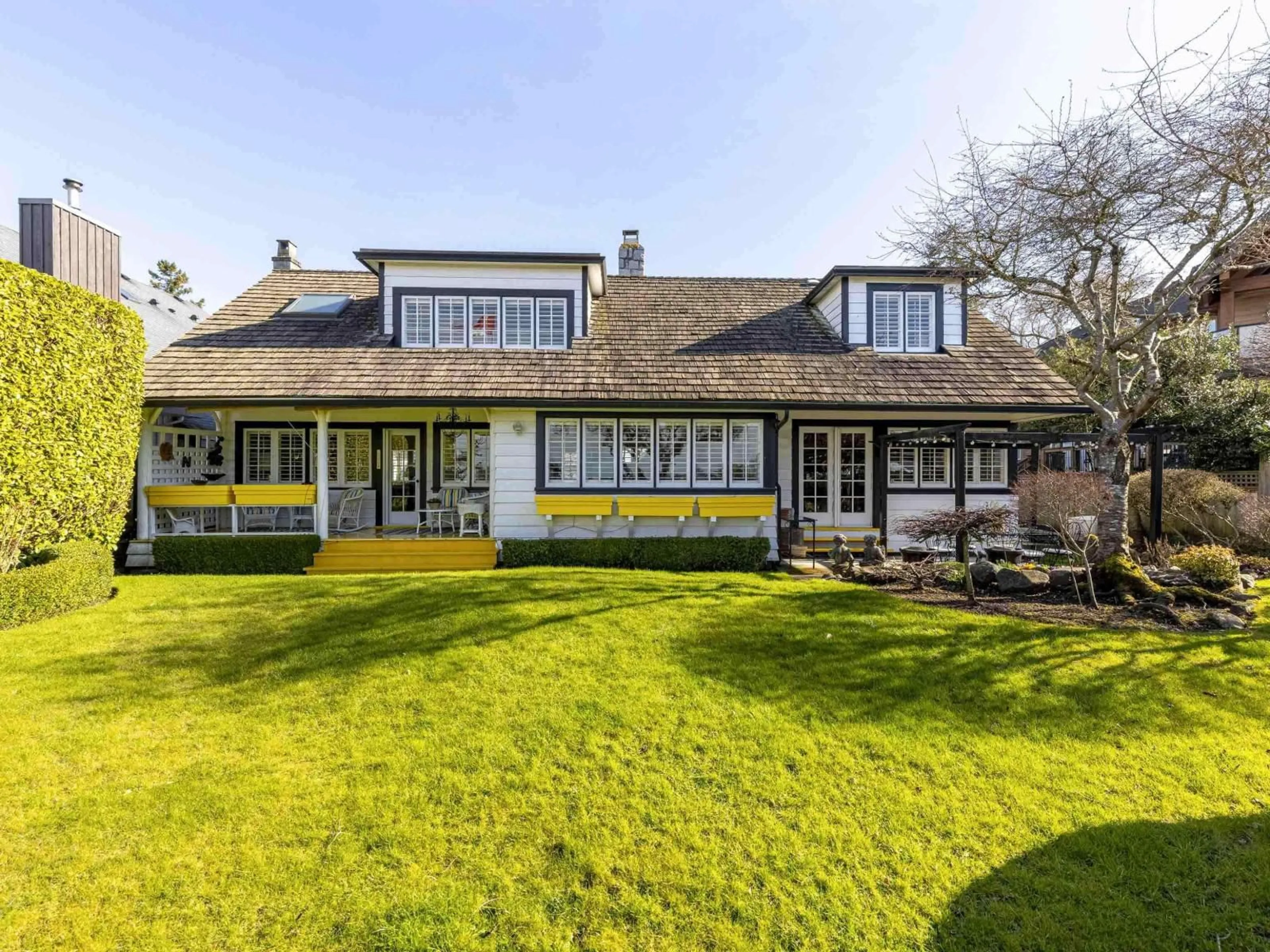 A pic from outside/outdoor area/front of a property/back of a property/a pic from drone, street for 3002 O'HARA LANE, Surrey British Columbia V4A3E6