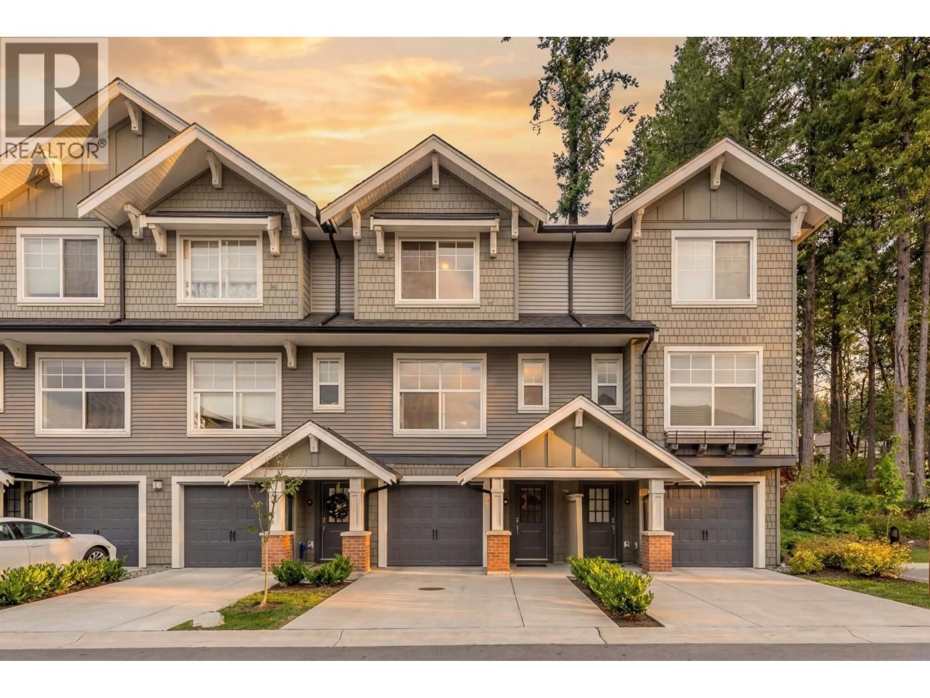 Home with vinyl exterior material, street for 10 - 3461 PRINCETON AVENUE, Coquitlam British Columbia V3E0M2