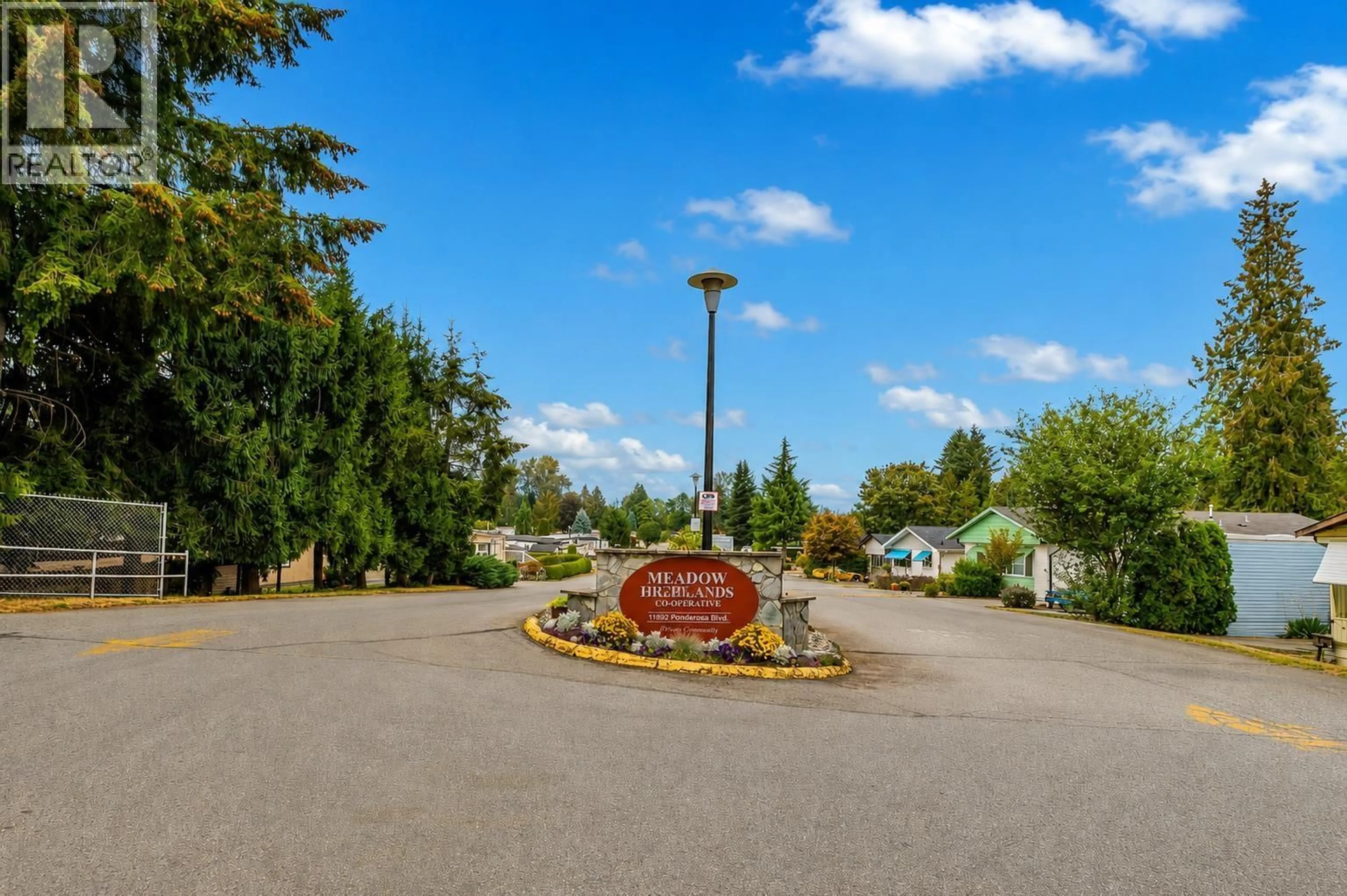 Patio, mountain view for 19 - 11882 POPLAR DRIVE, Pitt Meadows British Columbia V3Y1Z3