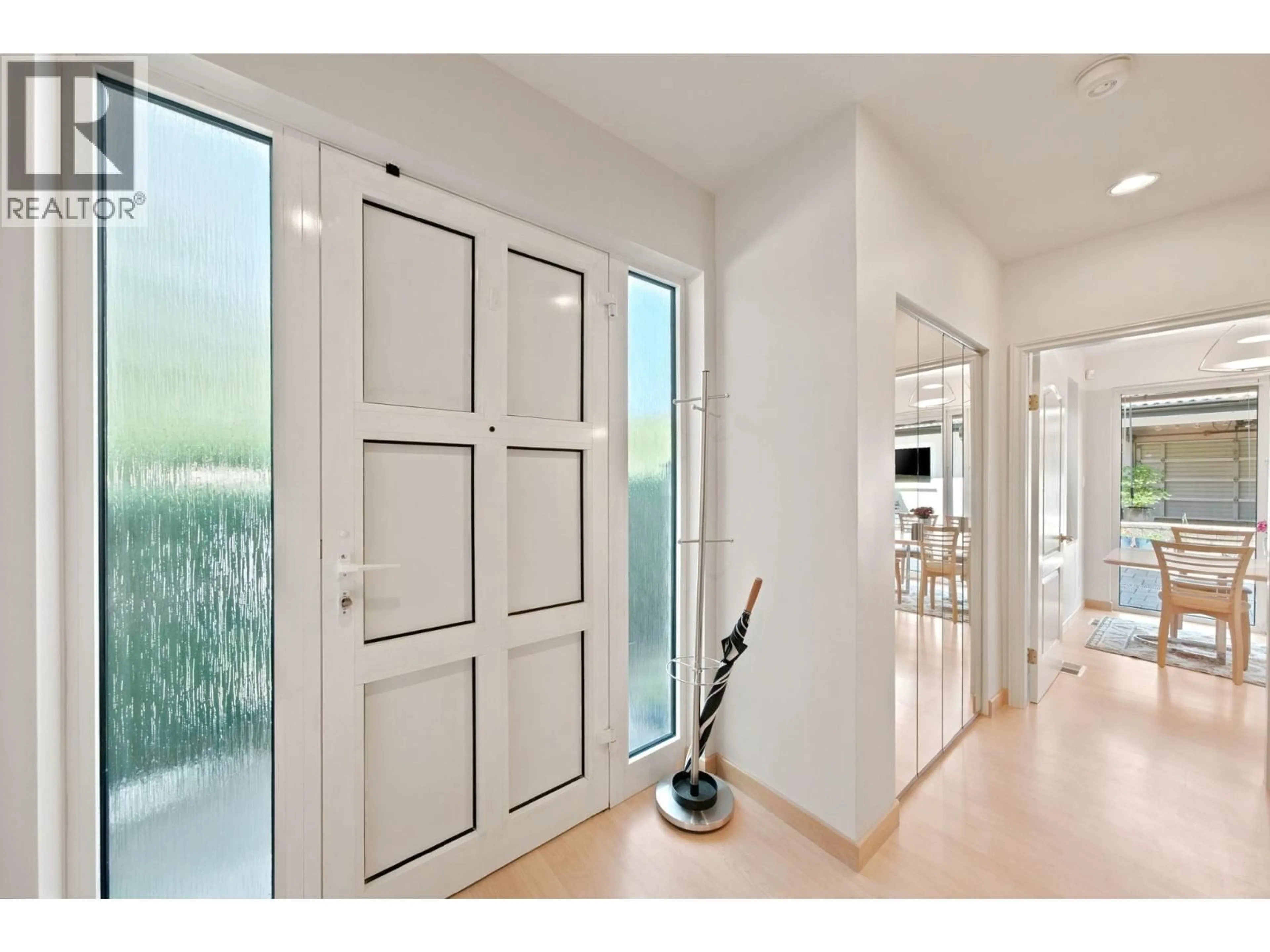 Indoor entryway for 305 17TH STREET, North Vancouver British Columbia V7L2W1