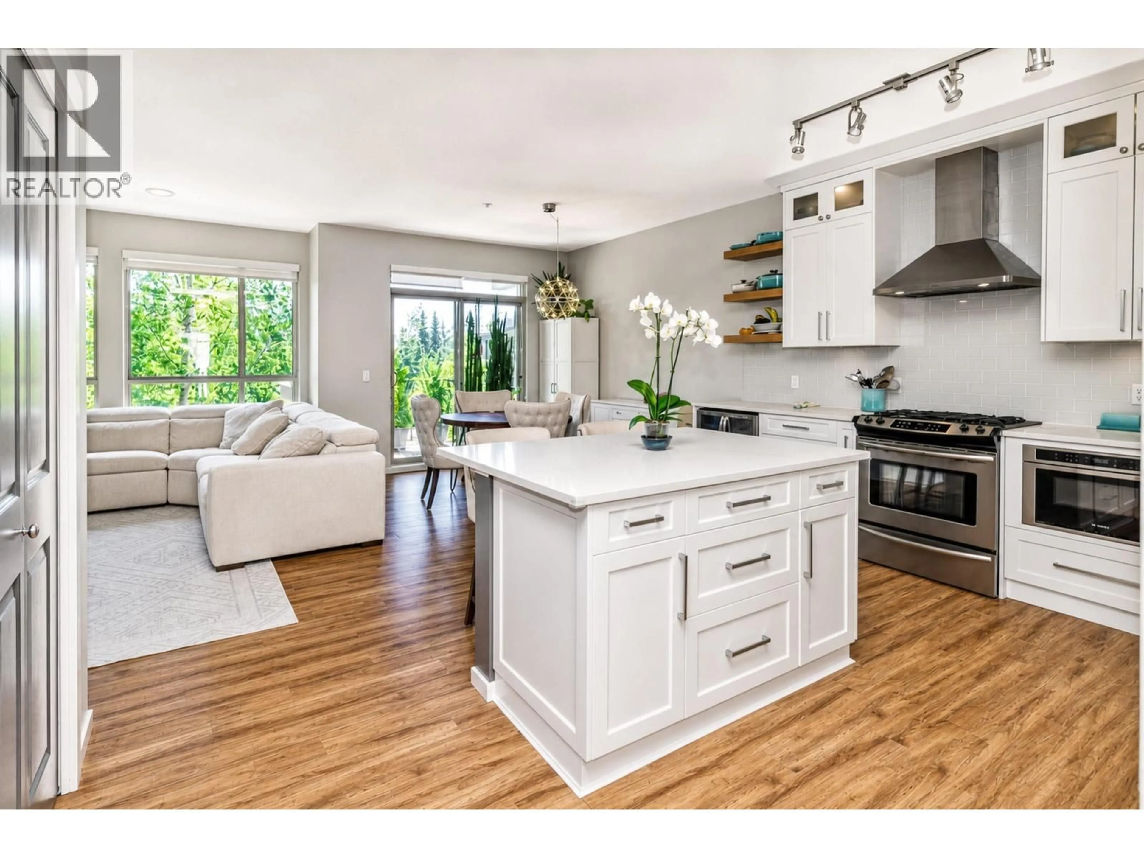 Open concept kitchen, wood/laminate floor for 7 - 3138 DAYANEE SPRINGS BOULEVARD, Coquitlam British Columbia V3E0B6
