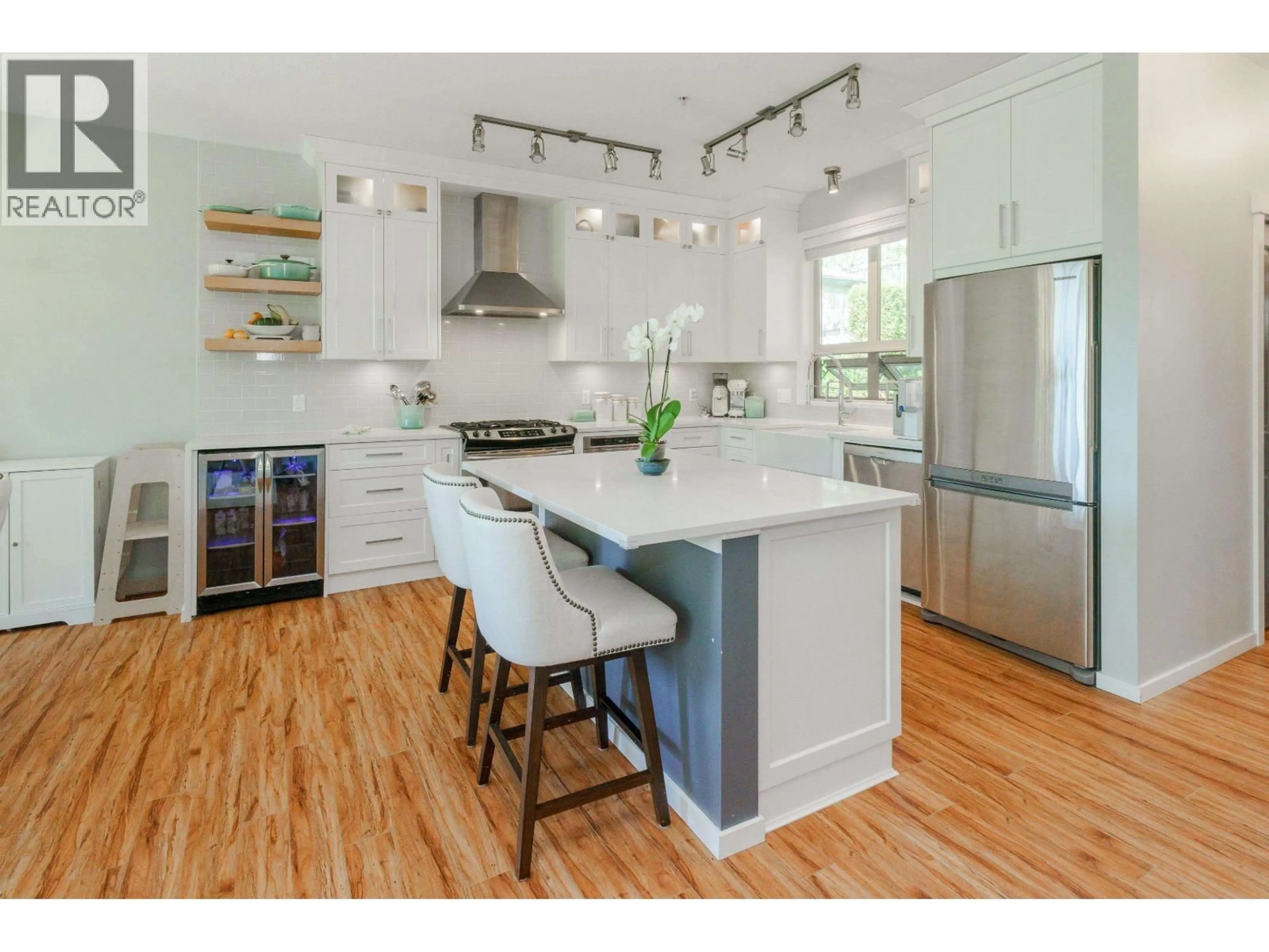 Open concept kitchen, wood/laminate floor for 7 - 3138 DAYANEE SPRINGS BOULEVARD, Coquitlam British Columbia V3E0B6