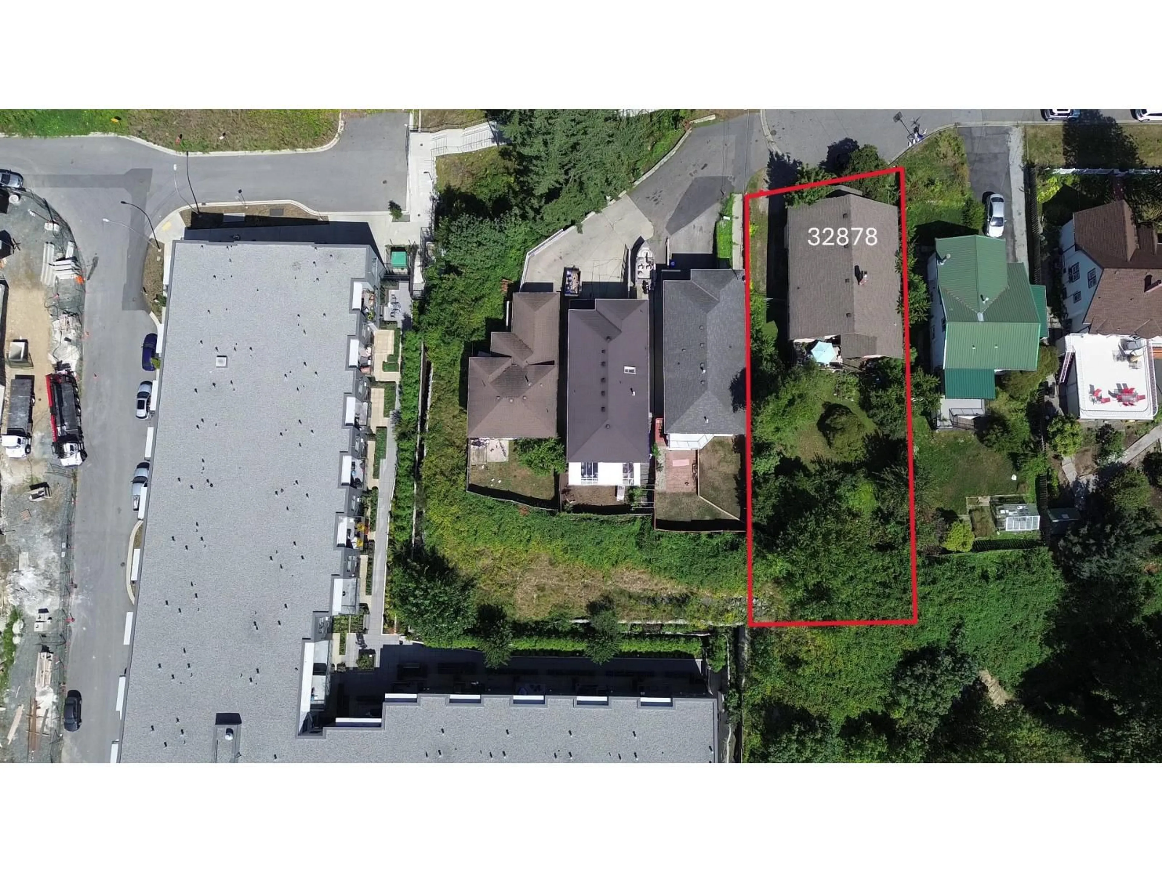A pic from outside/outdoor area/front of a property/back of a property/a pic from drone, street for 32878 1 AVENUE, Mission British Columbia V2V1E7