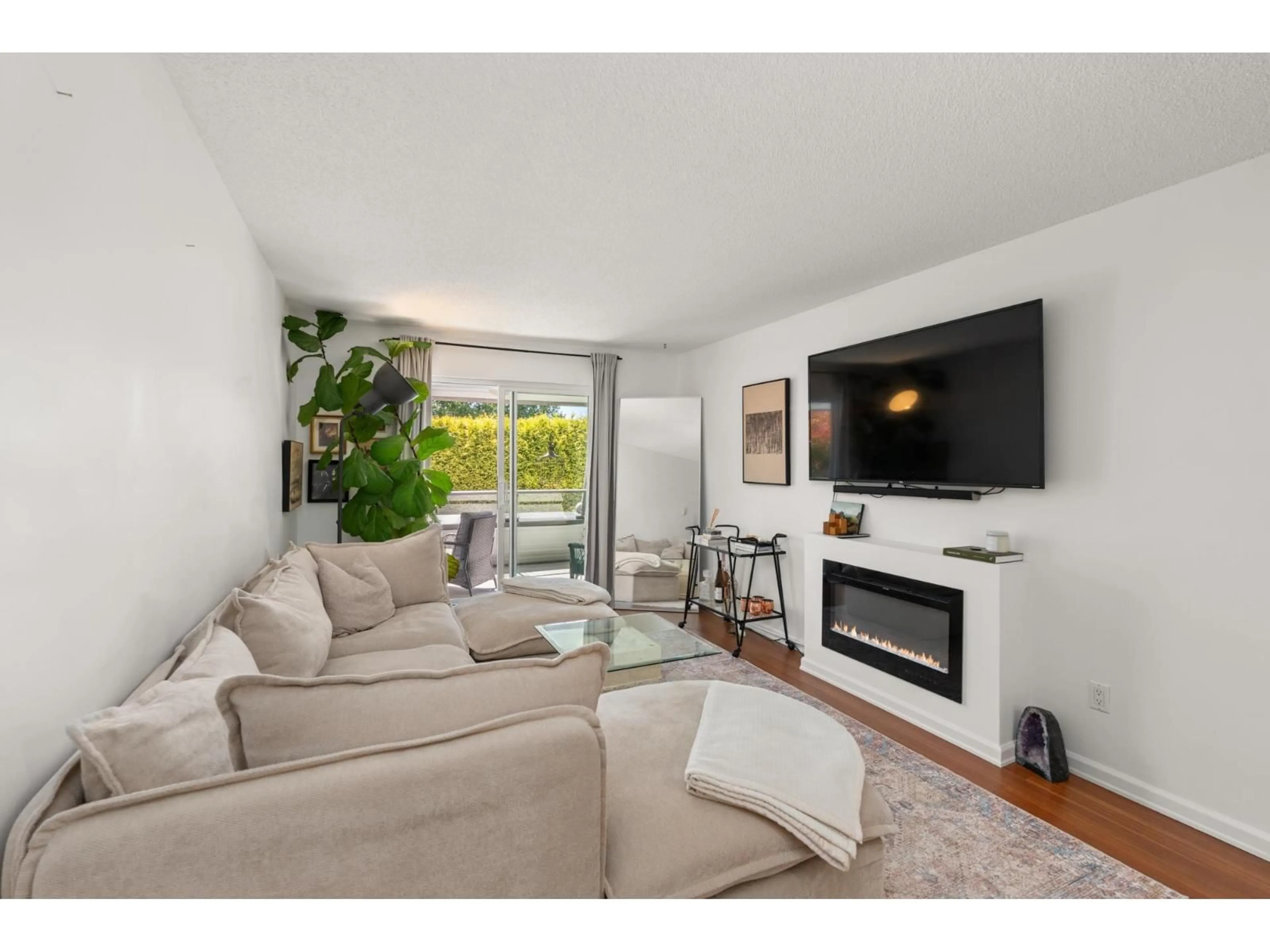 Living room with furniture, unknown for 111 - 1341 GEORGE STREET, White Rock British Columbia V4B4A1