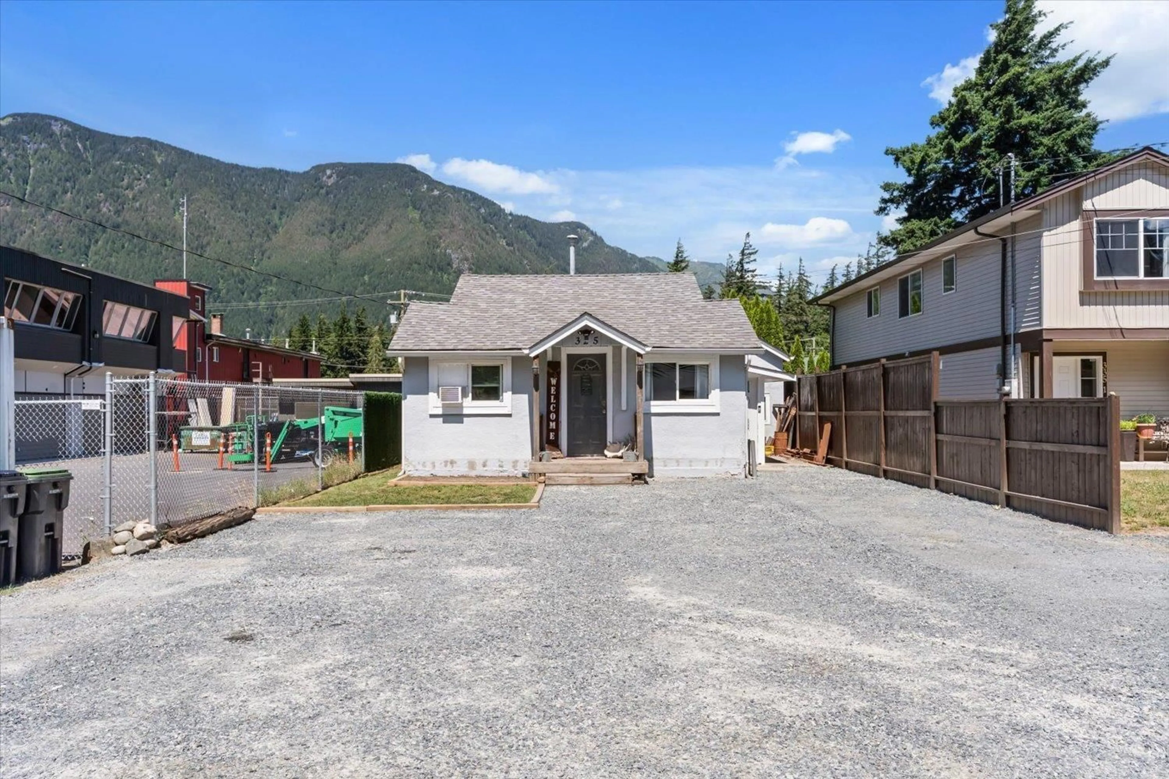 A pic from outside/outdoor area/front of a property/back of a property/a pic from drone, mountain view for 325 HUDSON BAY STREET, Hope British Columbia V0X1L0