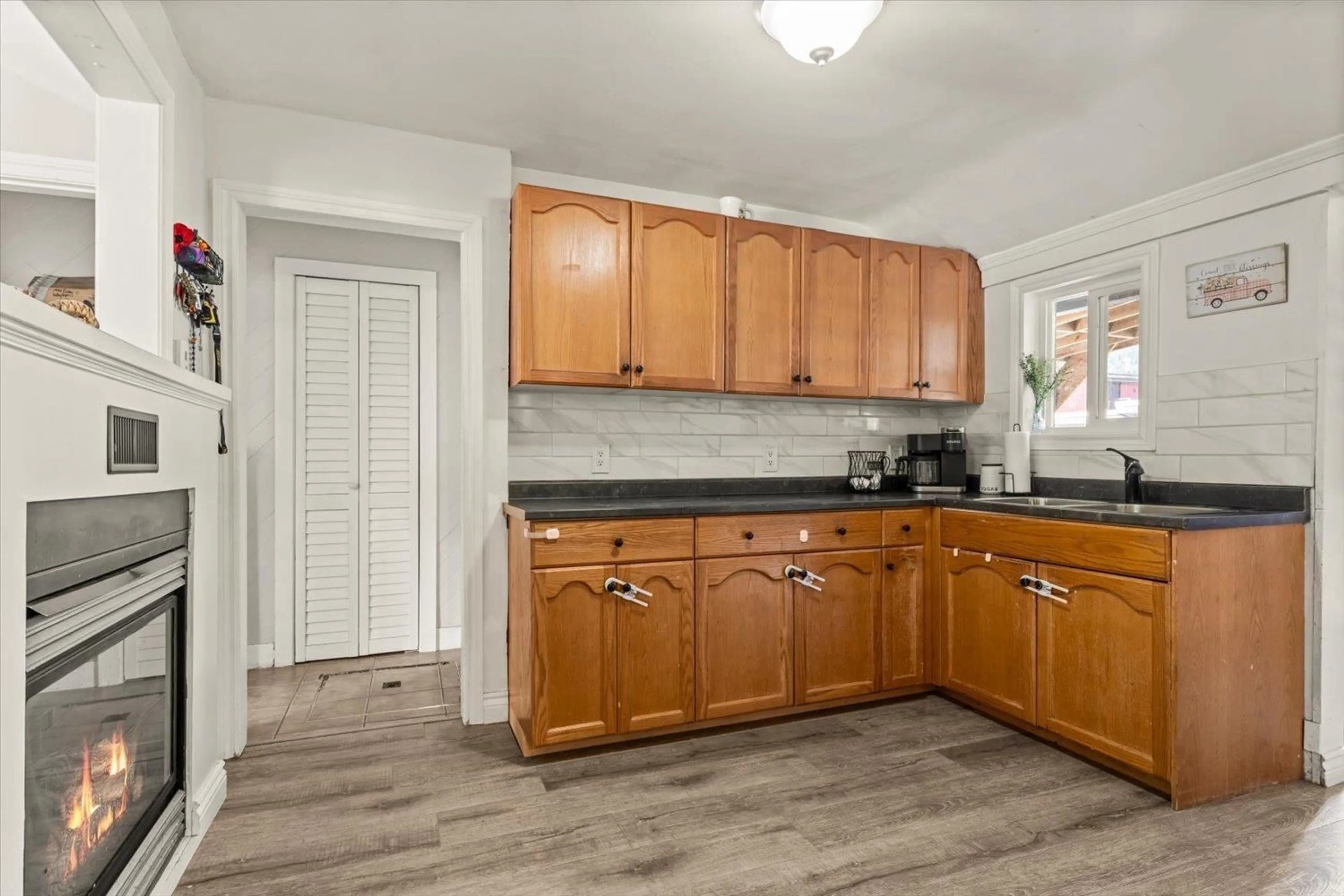 Standard kitchen, unknown for 325 HUDSON BAY STREET, Hope British Columbia V0X1L0