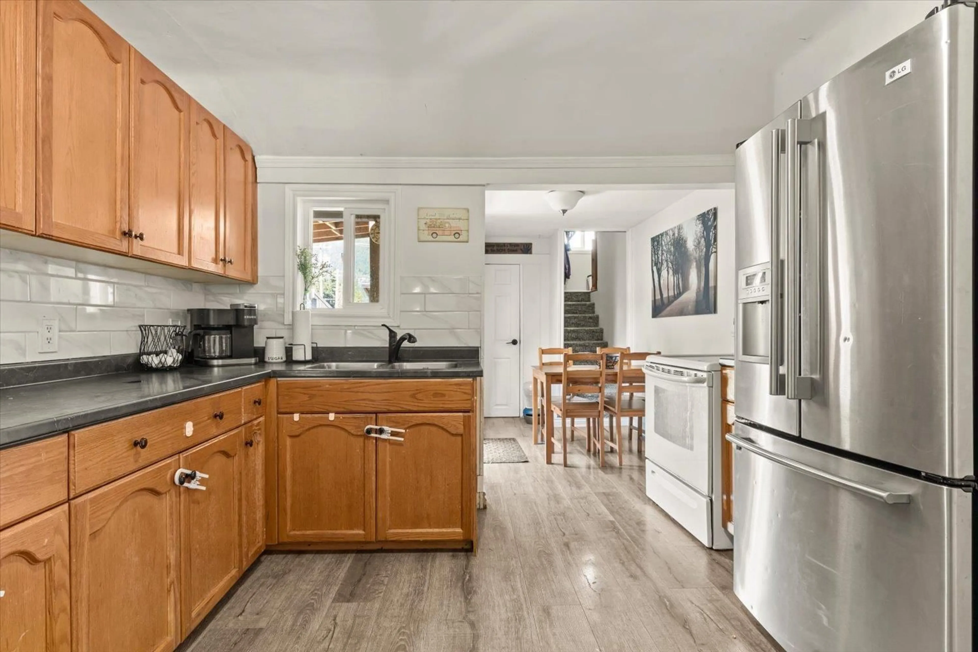 Open concept kitchen, ceramic/tile floor for 325 HUDSON BAY STREET, Hope British Columbia V0X1L0