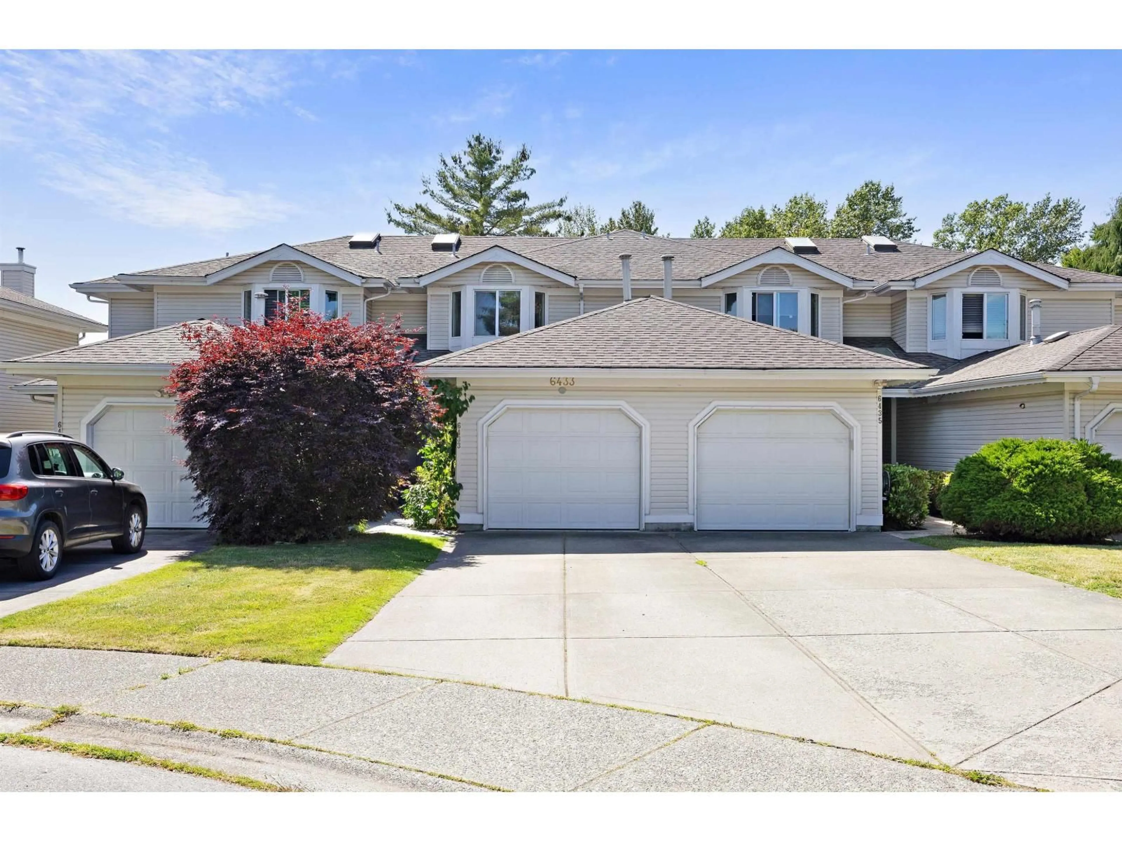 A pic from outside/outdoor area/front of a property/back of a property/a pic from drone, street for 6433 121A STREET, Surrey British Columbia V3W0Y4