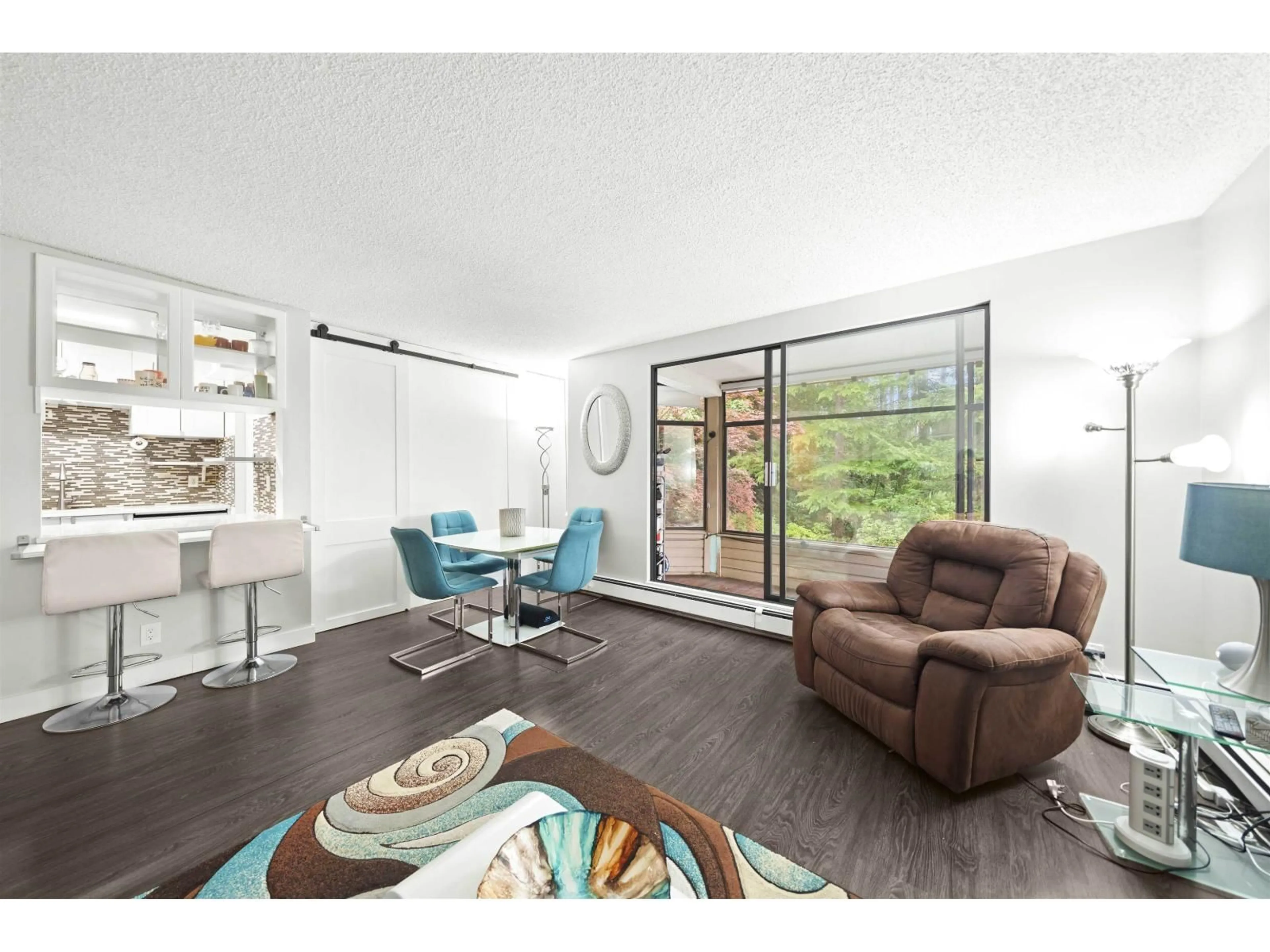 Living room with furniture, wood/laminate floor for 219 - 1760 SOUTHMERE CRESCENT, Surrey British Columbia V4A6E5