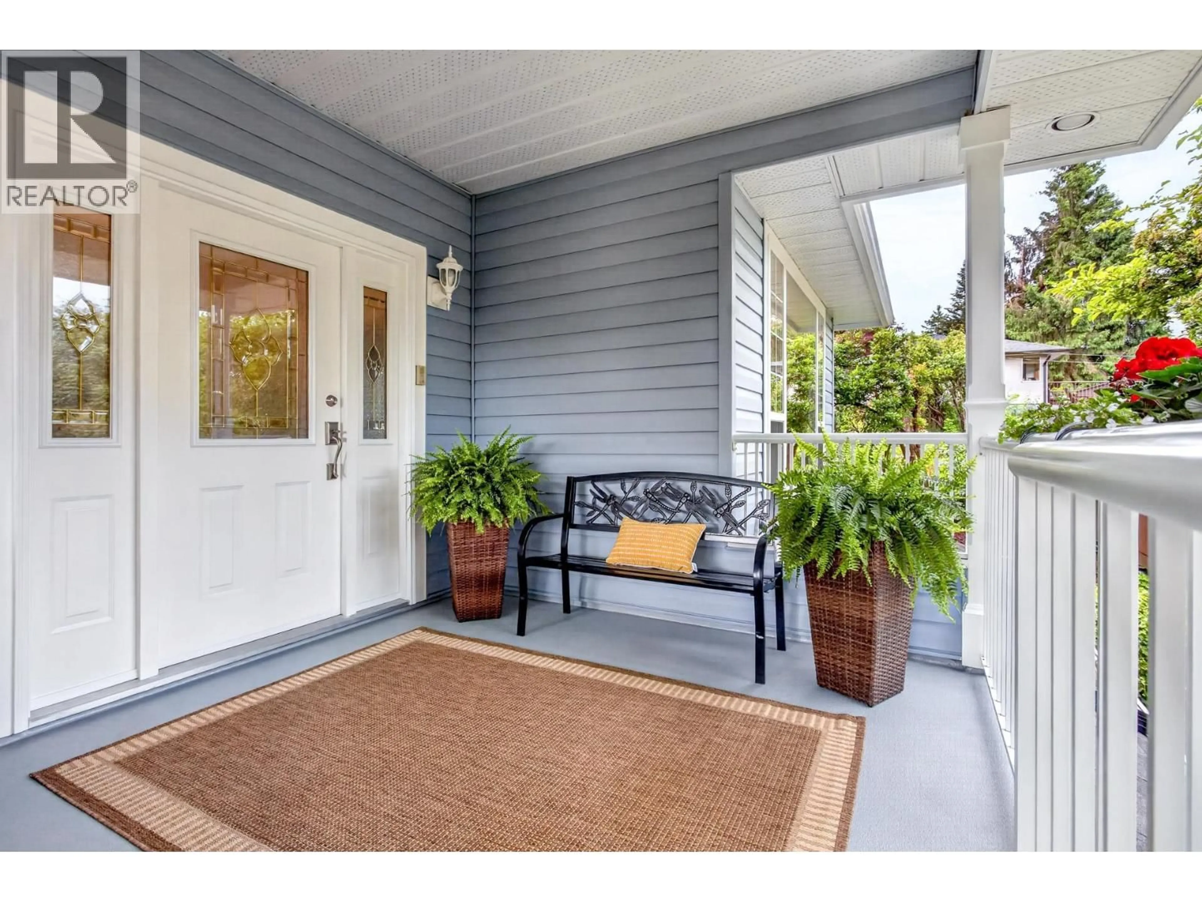 Indoor entryway for 2339 ST GEORGE STREET, Port Moody British Columbia V3H2G3