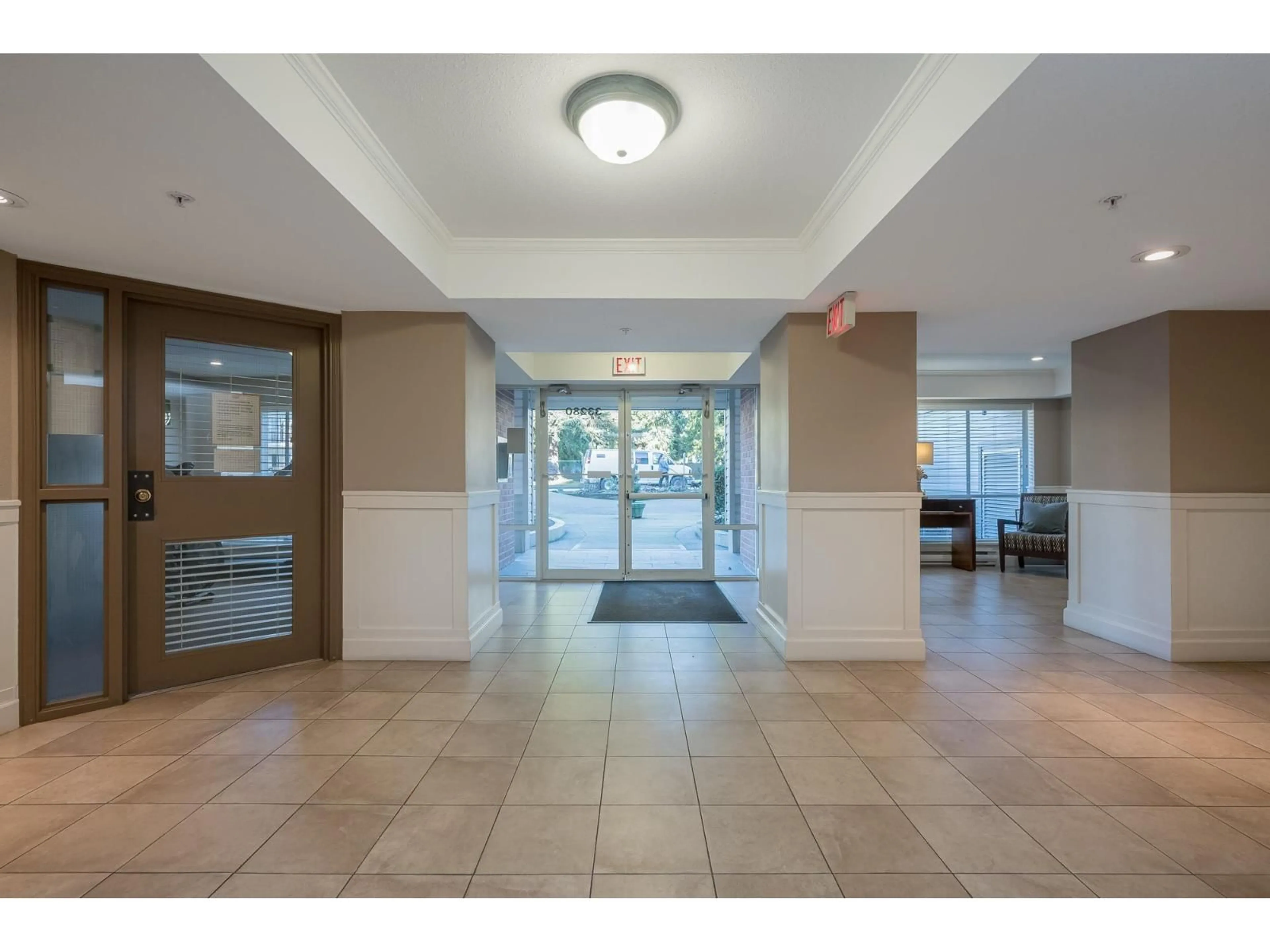 Indoor foyer for 302 - 33280 BOURQUIN CRESCENT EAST, Abbotsford British Columbia V2S7K2