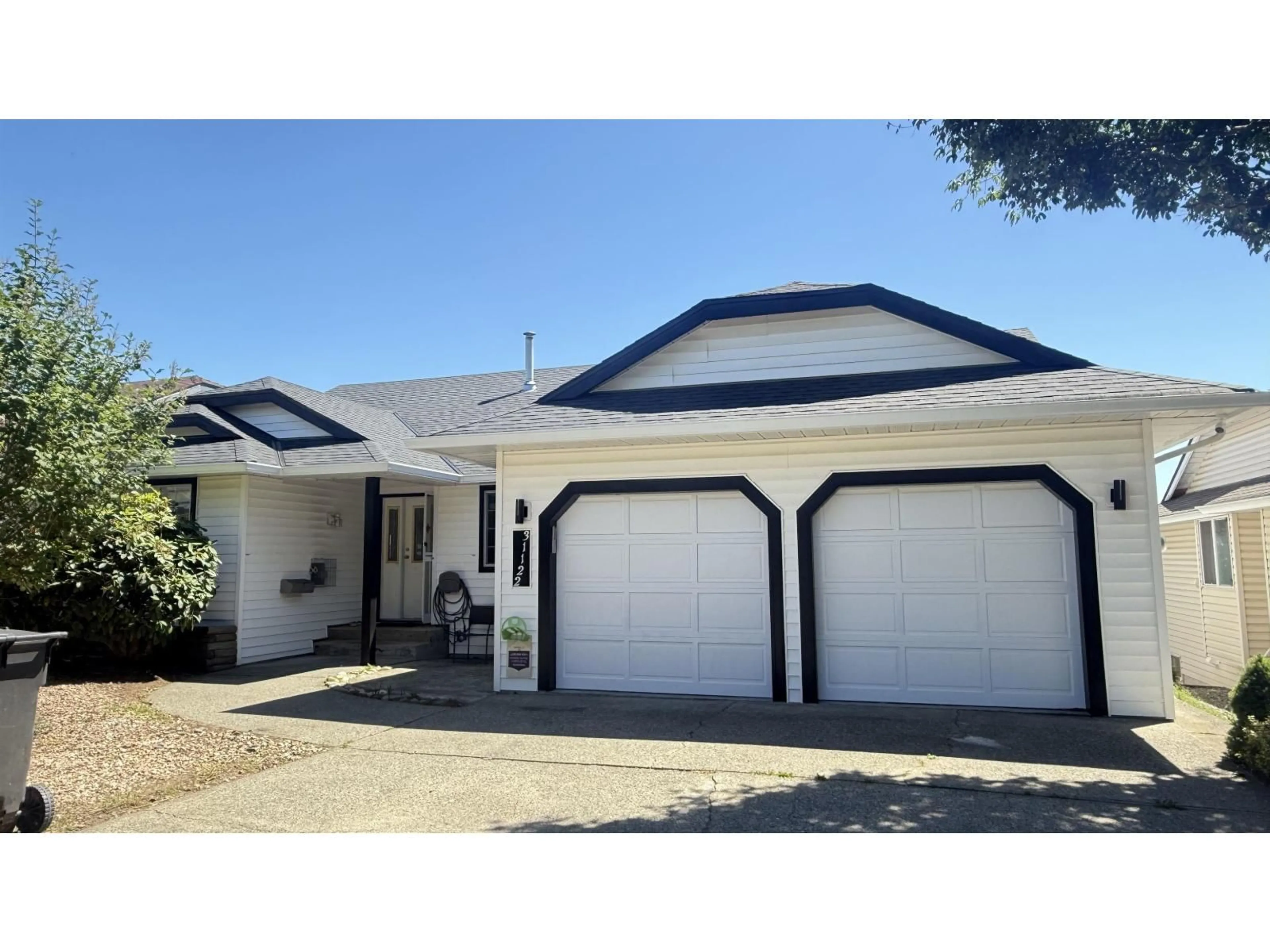 Home with vinyl exterior material, street for 31122 SOUTHERN DRIVE, Abbotsford British Columbia V2T5K2