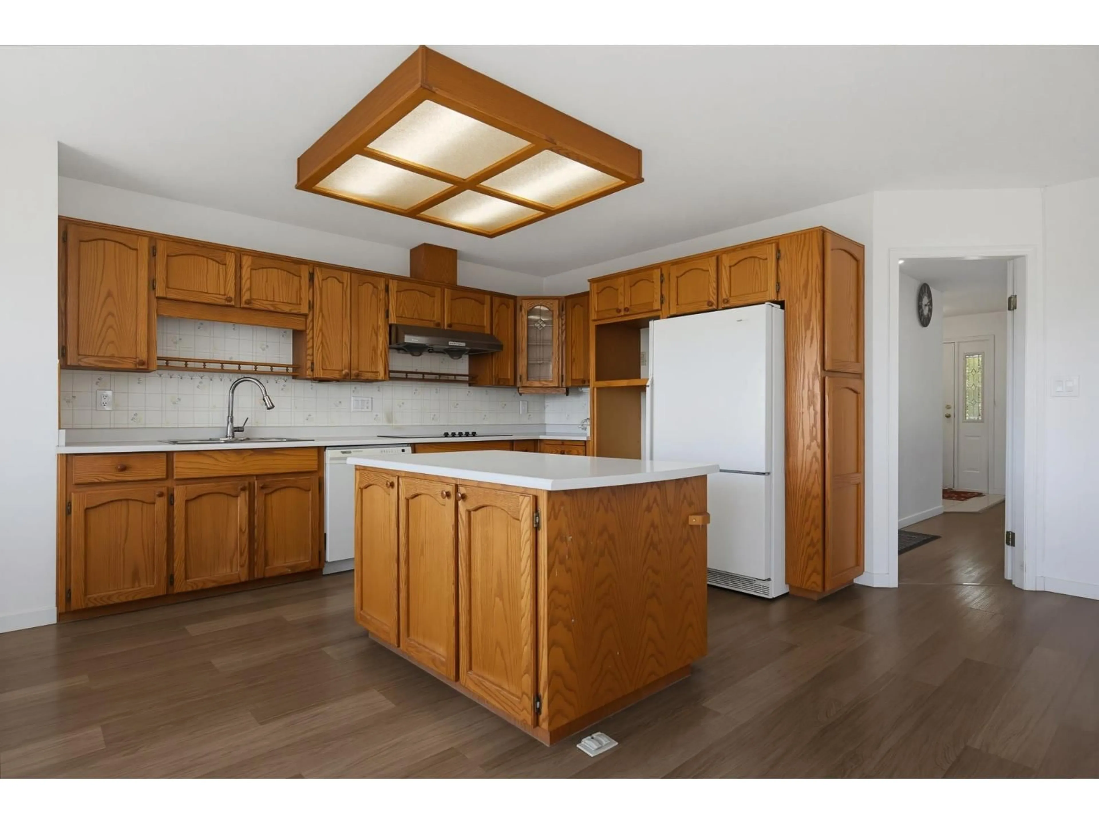 Standard kitchen, wood/laminate floor for 31122 SOUTHERN DRIVE, Abbotsford British Columbia V2T5K2