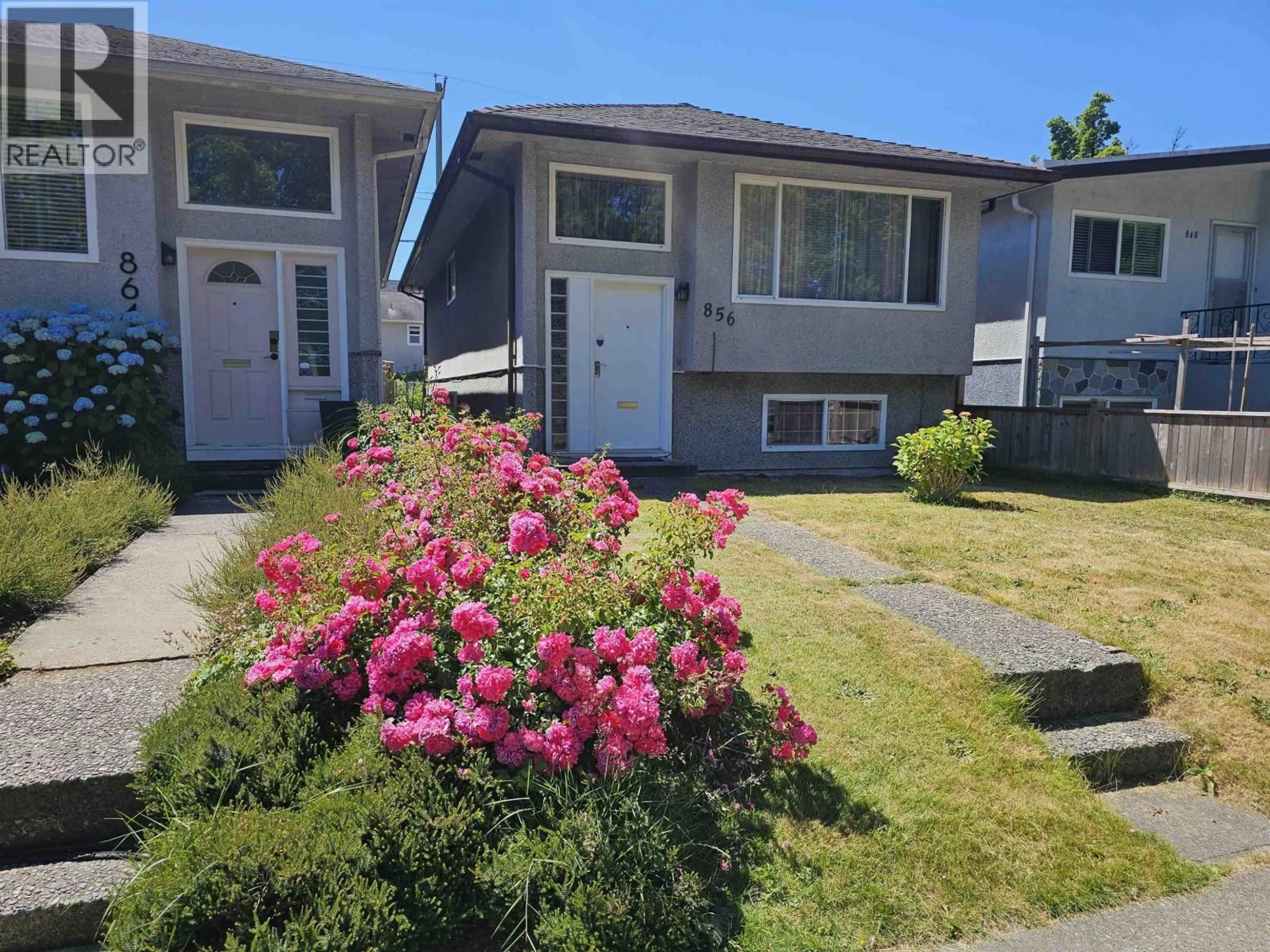 A pic from outside/outdoor area/front of a property/back of a property/a pic from drone, street for 856 33RD AVENUE, Vancouver British Columbia V5V3A5