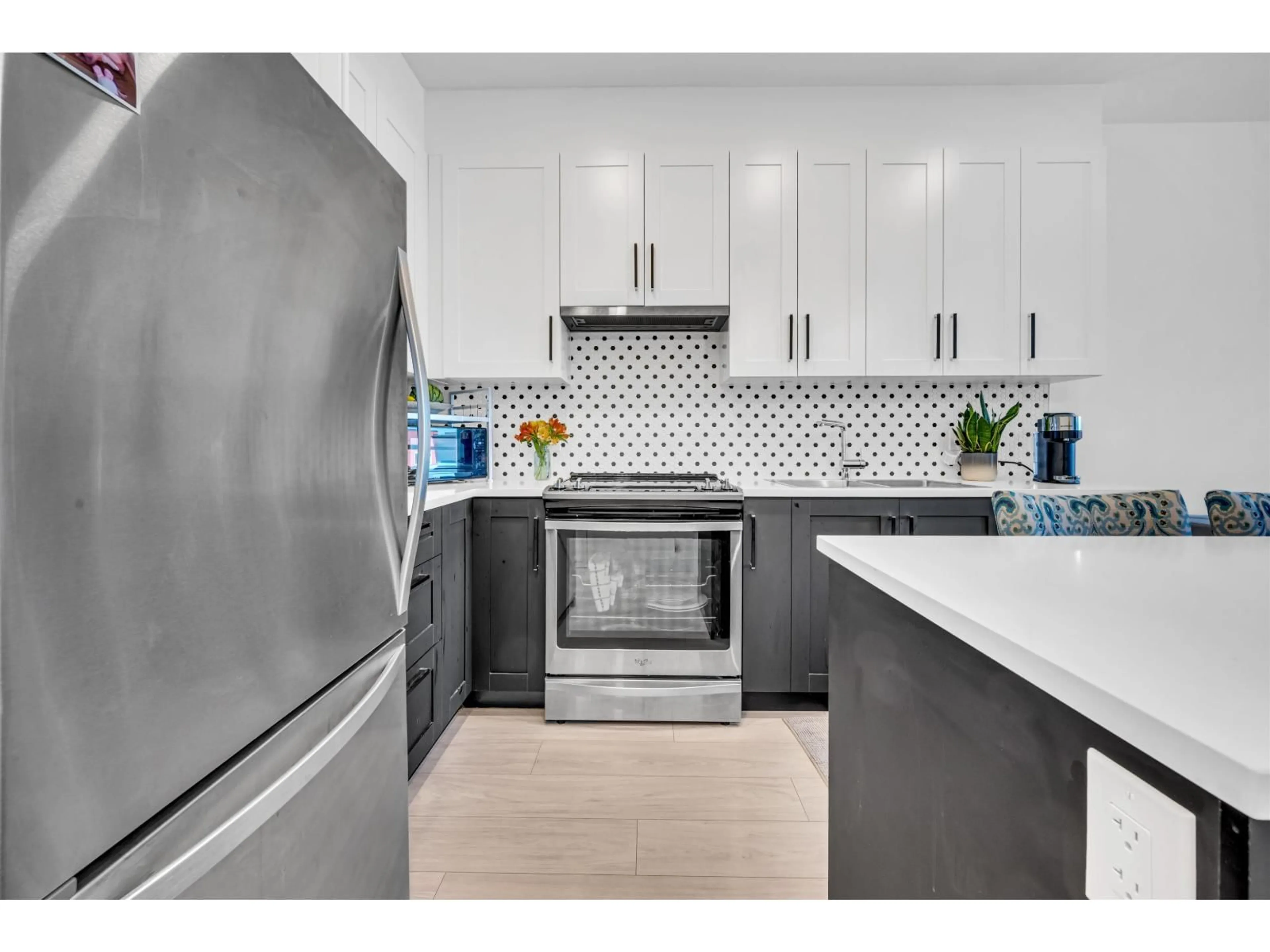 Open concept kitchen, ceramic/tile floor for 319 - 18811 72 AVENUE, Surrey British Columbia V4N6W7