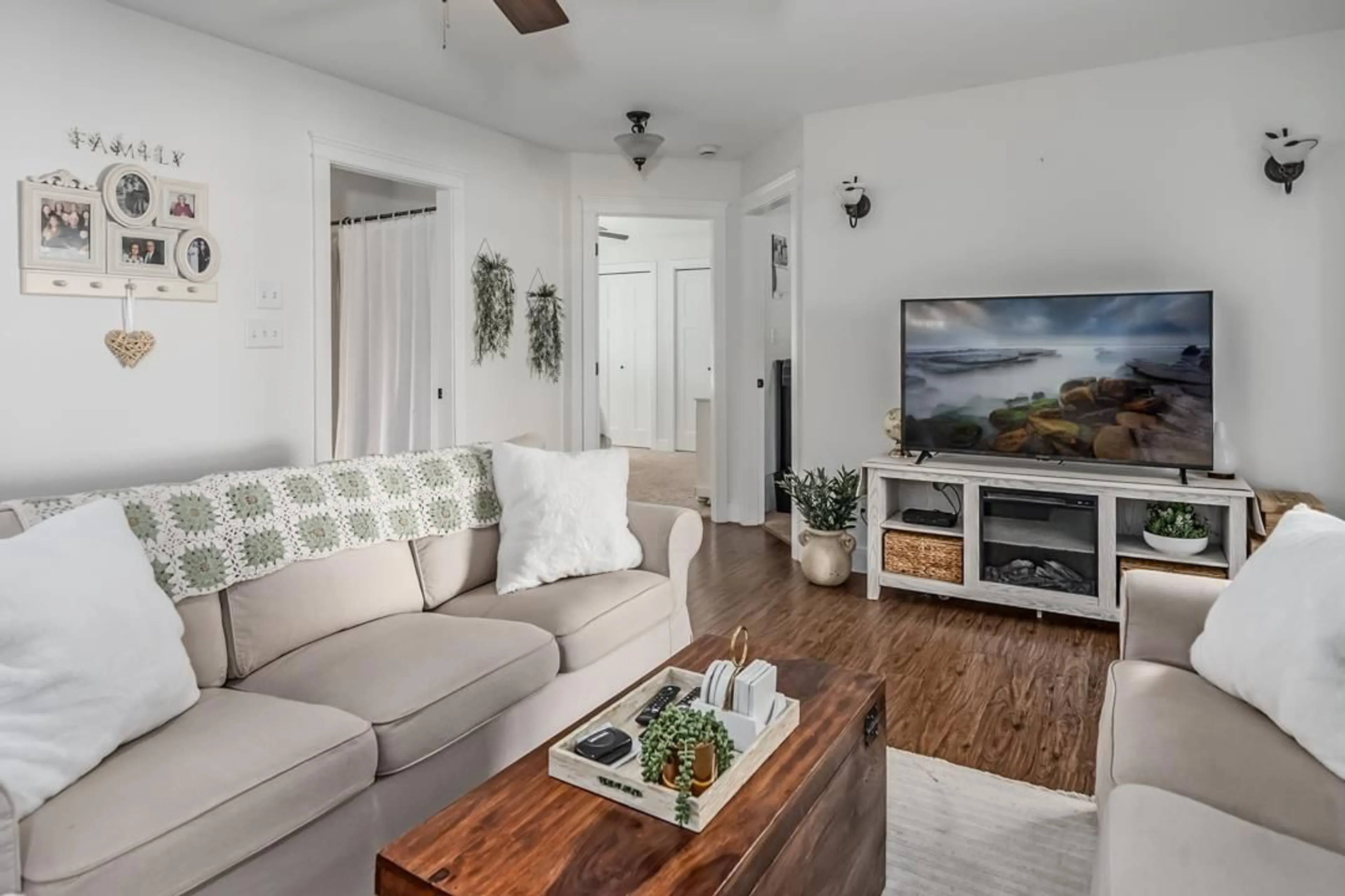 Living room with furniture, wood/laminate floor for 3553 MONASHEE STREET, Abbotsford British Columbia V2S7H4