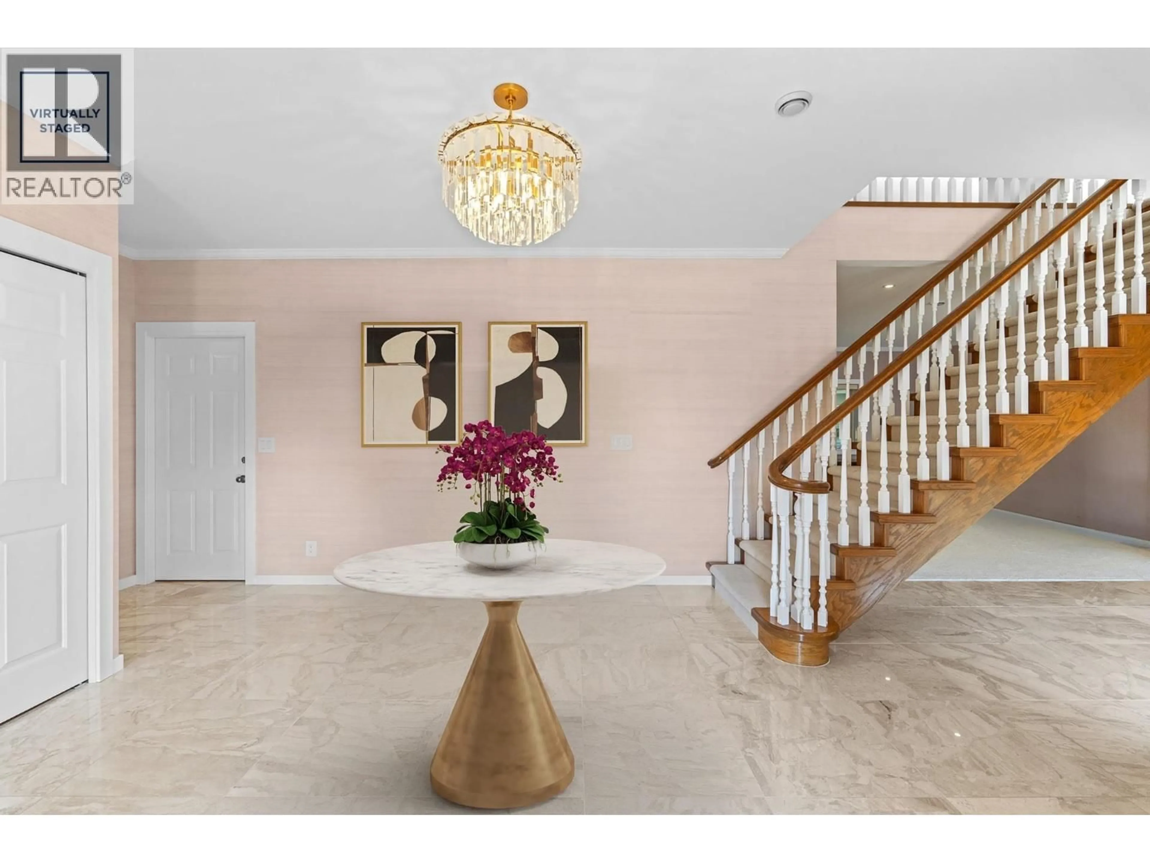Indoor foyer for 4228 ROCKRIDGE CRESCENT, West Vancouver British Columbia V7W1B1