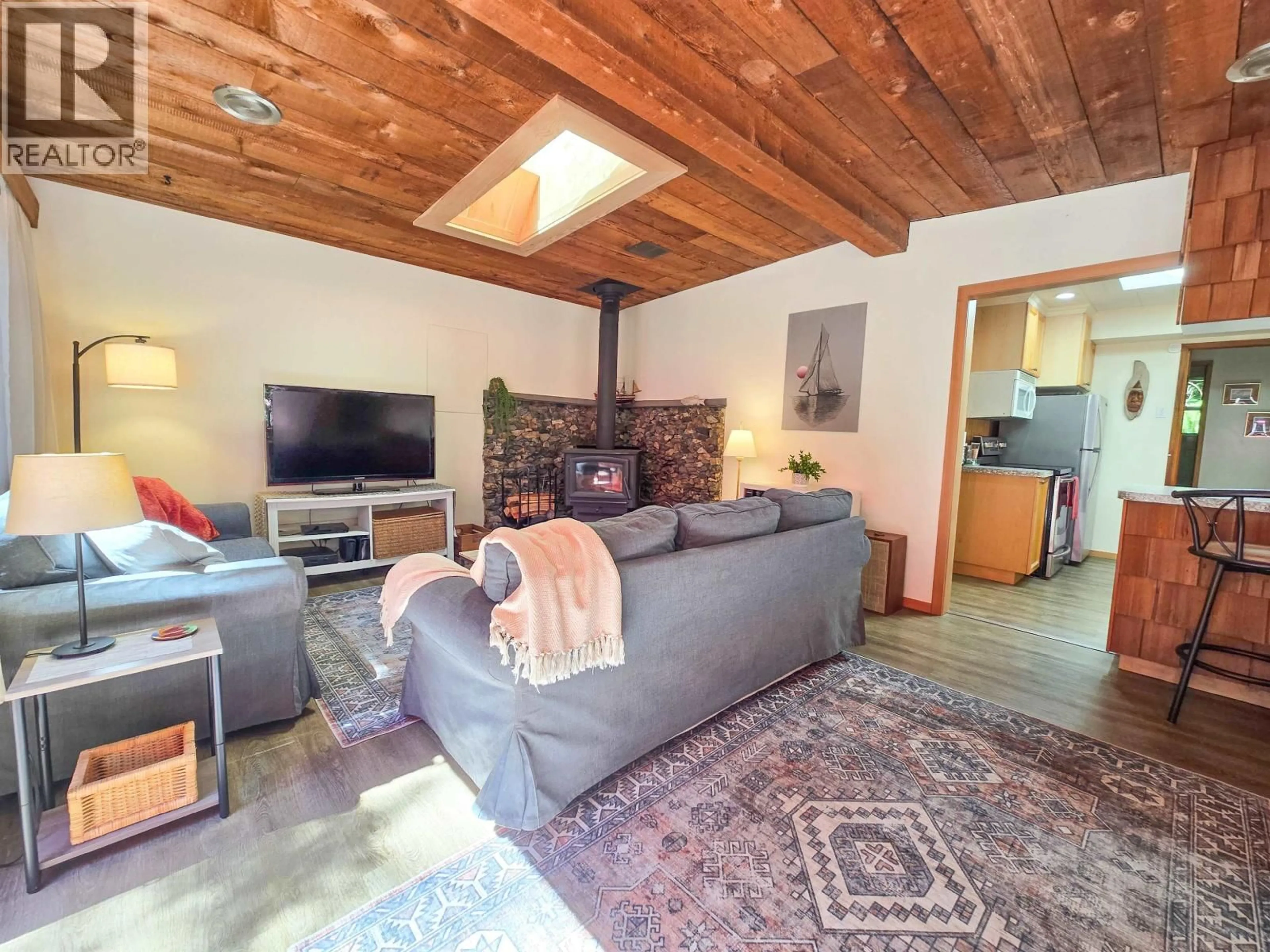 Living room with furniture, unknown for 477 GAVIN ROAD, Keats Island British Columbia V0N1V0