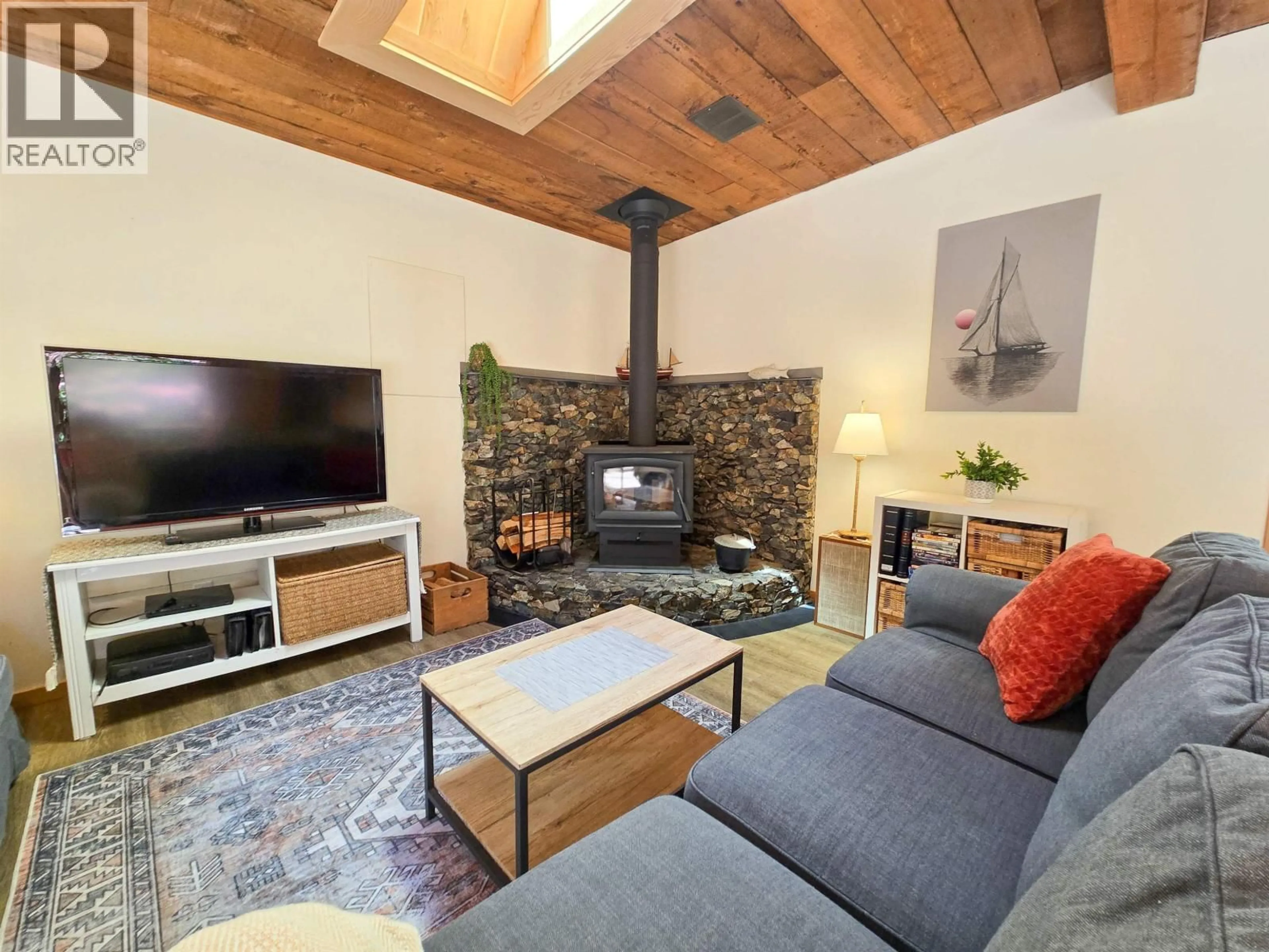 Living room with furniture, unknown for 477 GAVIN ROAD, Keats Island British Columbia V0N1V0