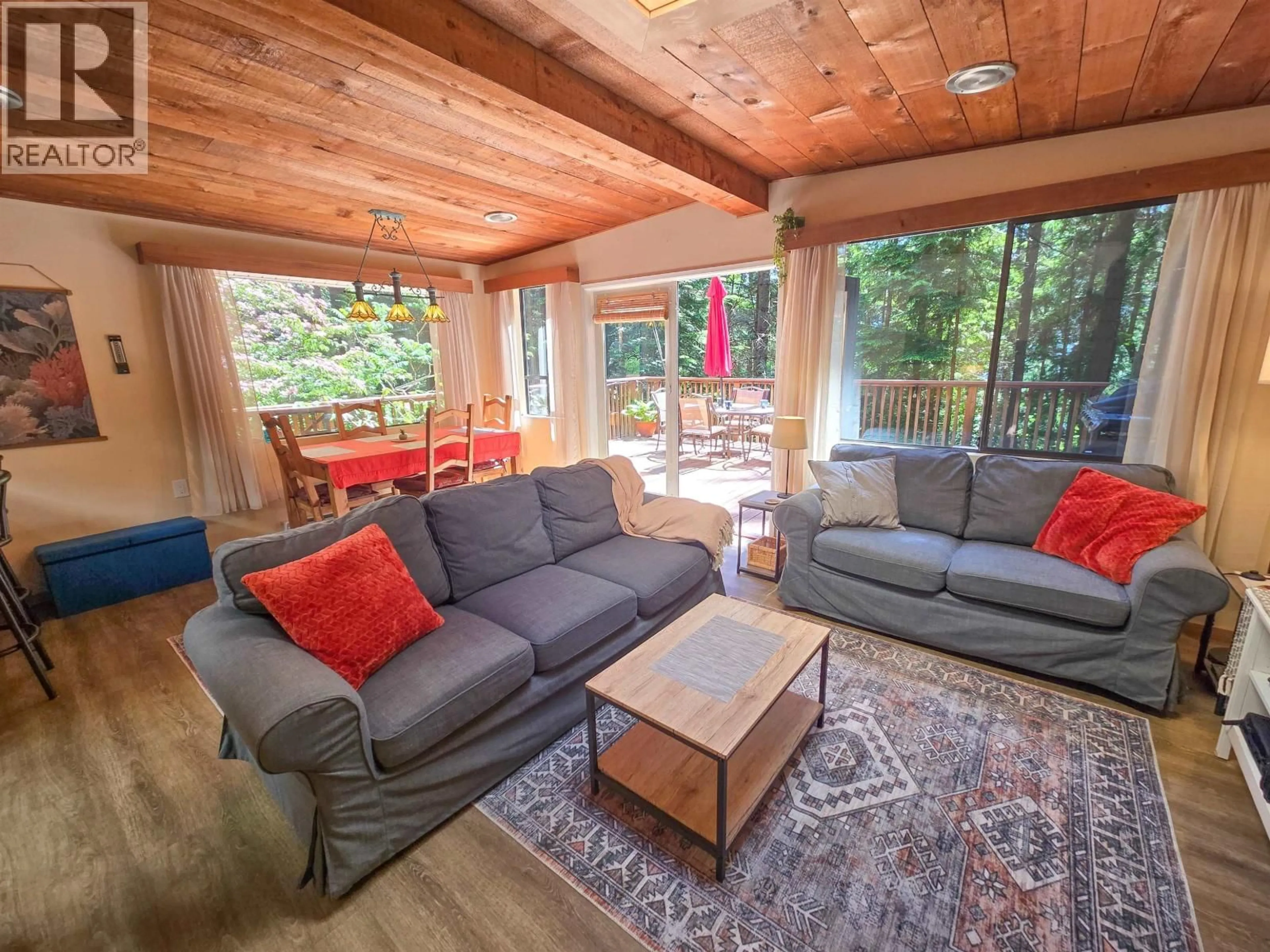 Living room with furniture, wood/laminate floor for 477 GAVIN ROAD, Keats Island British Columbia V0N1V0