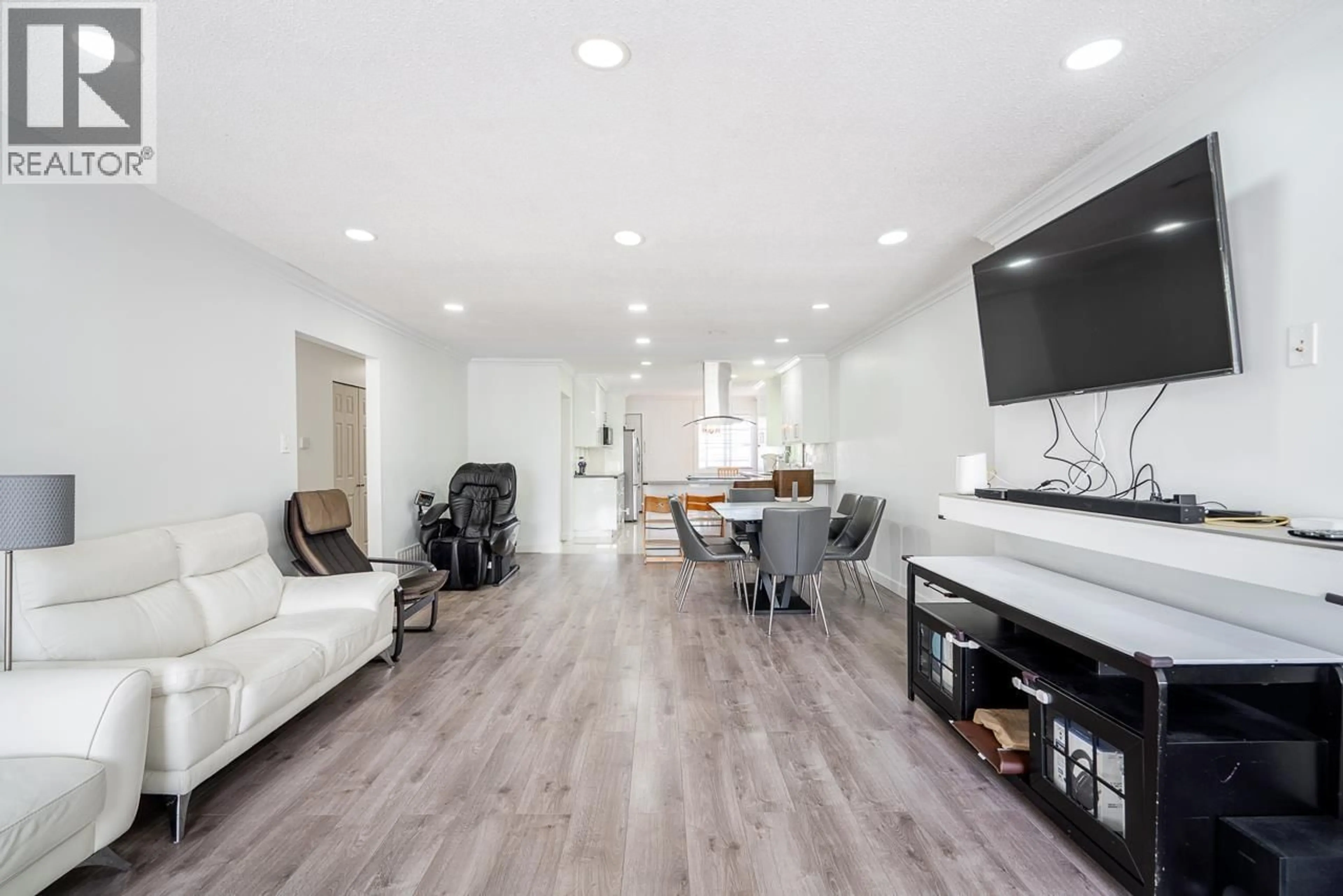 Living room with furniture, wood/laminate floor for 8991 ST. ALBANS ROAD, Richmond British Columbia V6Y2L5