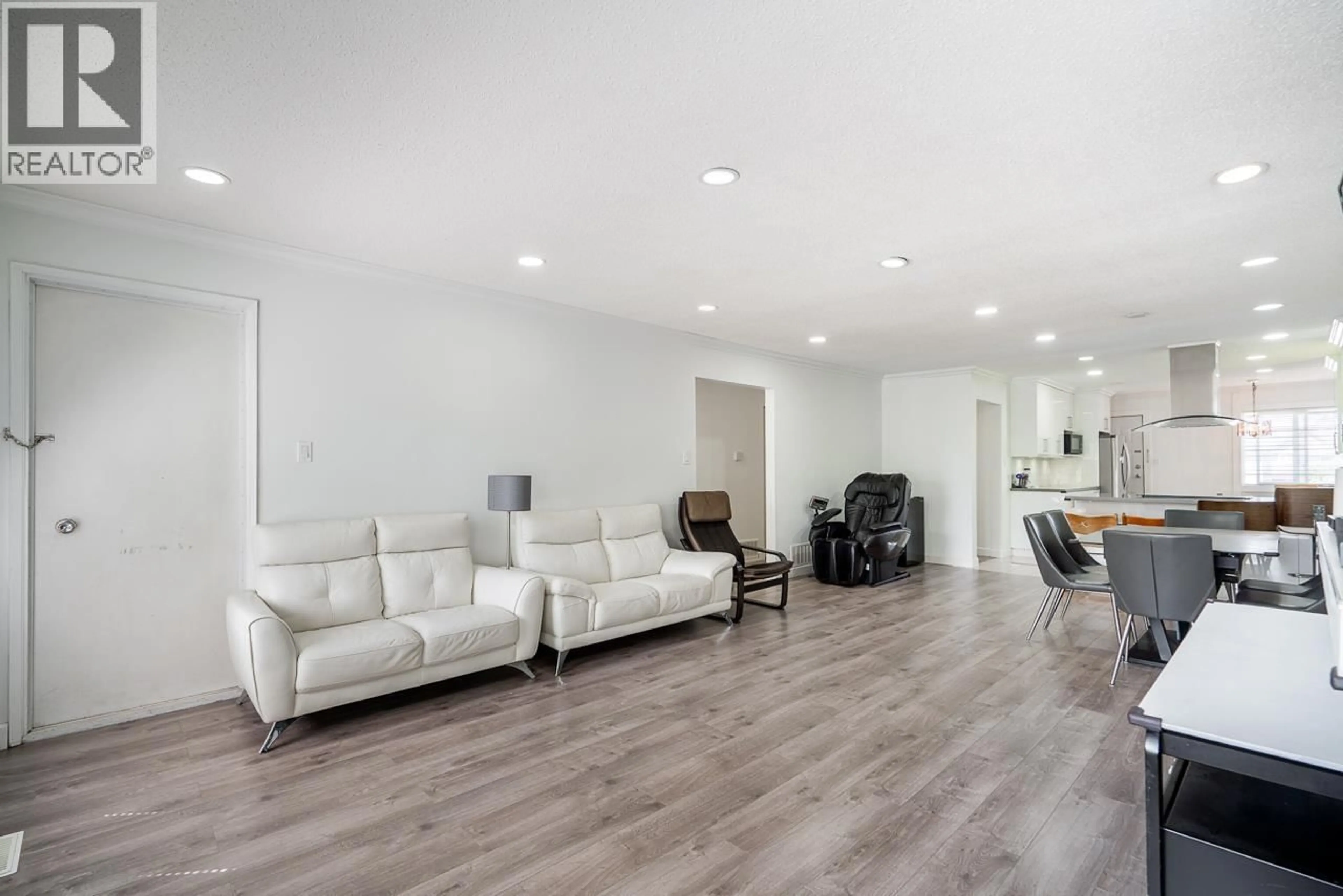 Living room with furniture, unknown for 8991 ST. ALBANS ROAD, Richmond British Columbia V6Y2L5