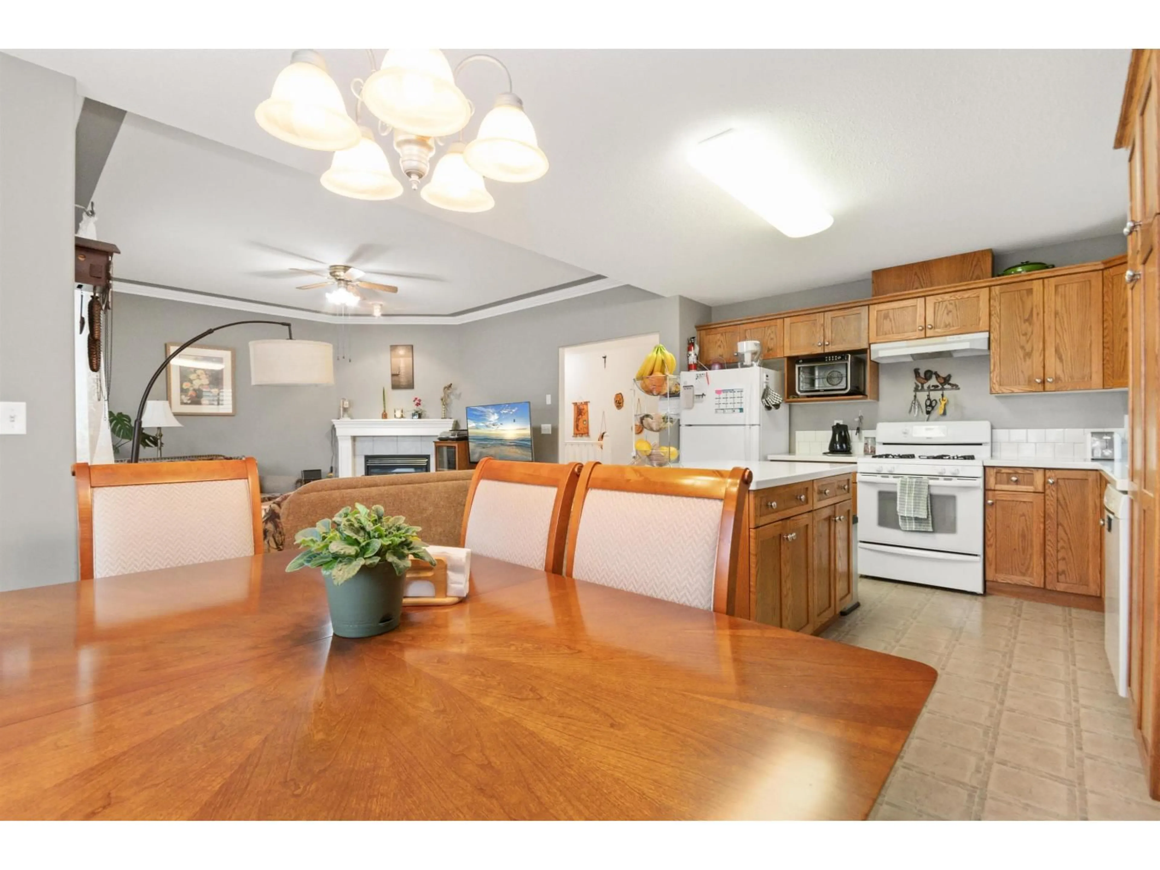 Open concept kitchen, wood/laminate floor for 9 - 349 WALNUT AVENUE, Harrison Hot Springs British Columbia V0M1K0