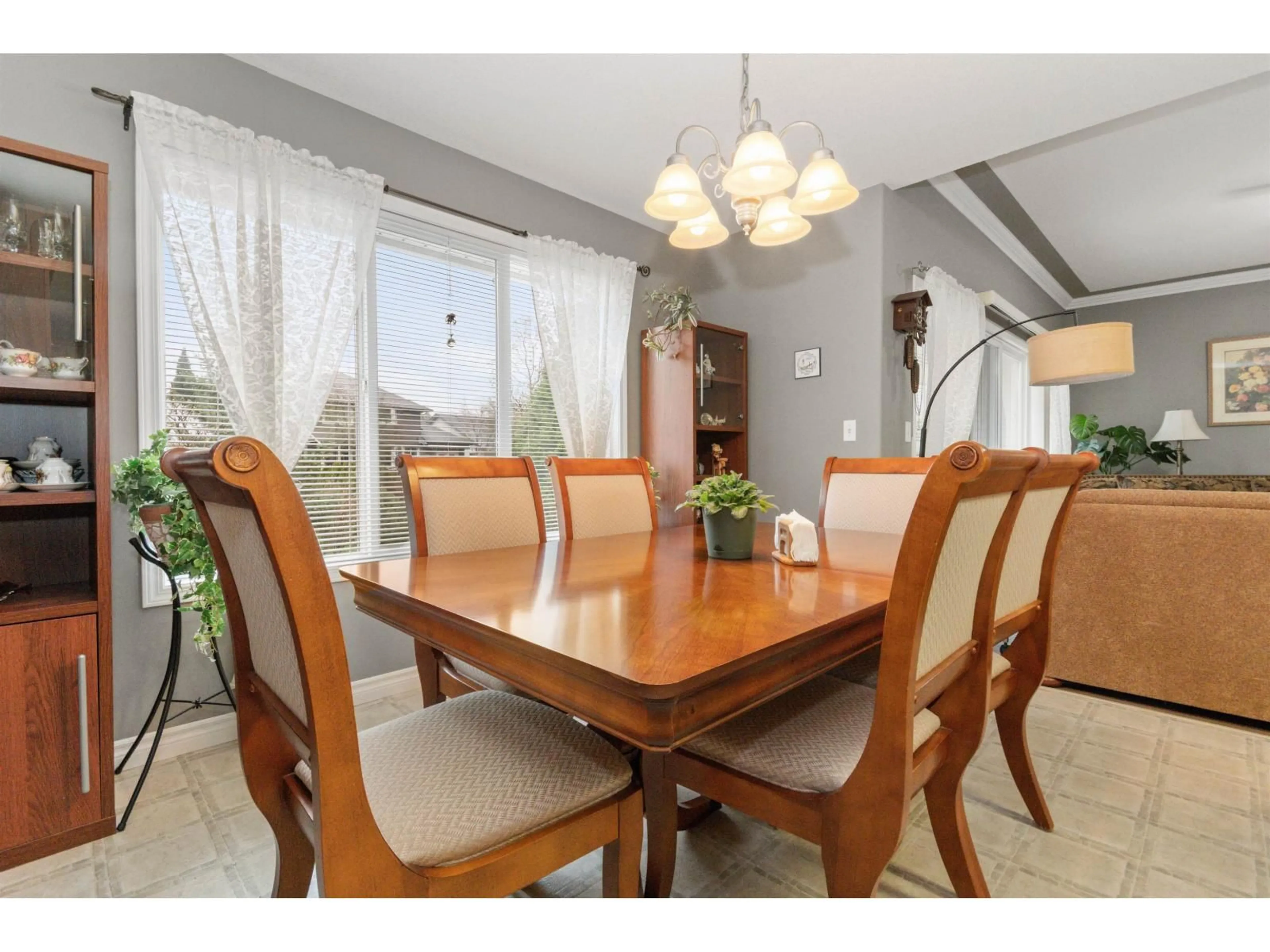 Dining room, wood/laminate floor for 9 - 349 WALNUT AVENUE, Harrison Hot Springs British Columbia V0M1K0