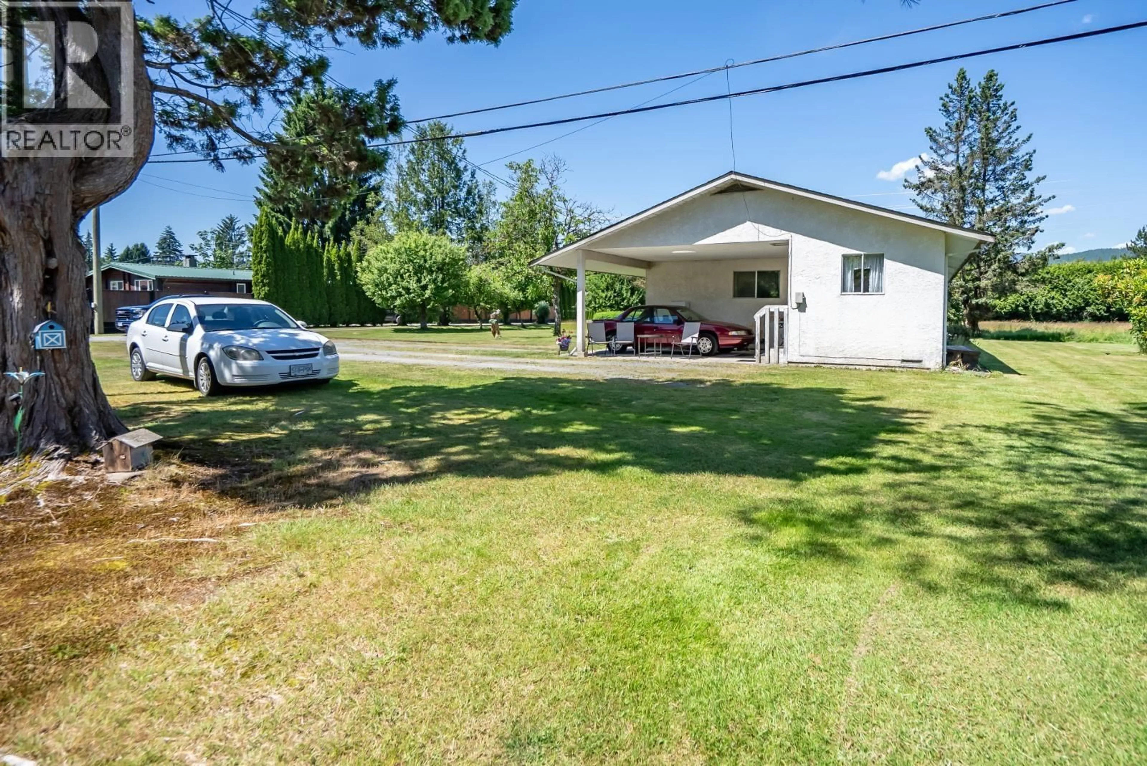 A pic from outside/outdoor area/front of a property/back of a property/a pic from drone, street for 25792 DEWDNEY TRUNK ROAD, Maple Ridge British Columbia V4R1Y4