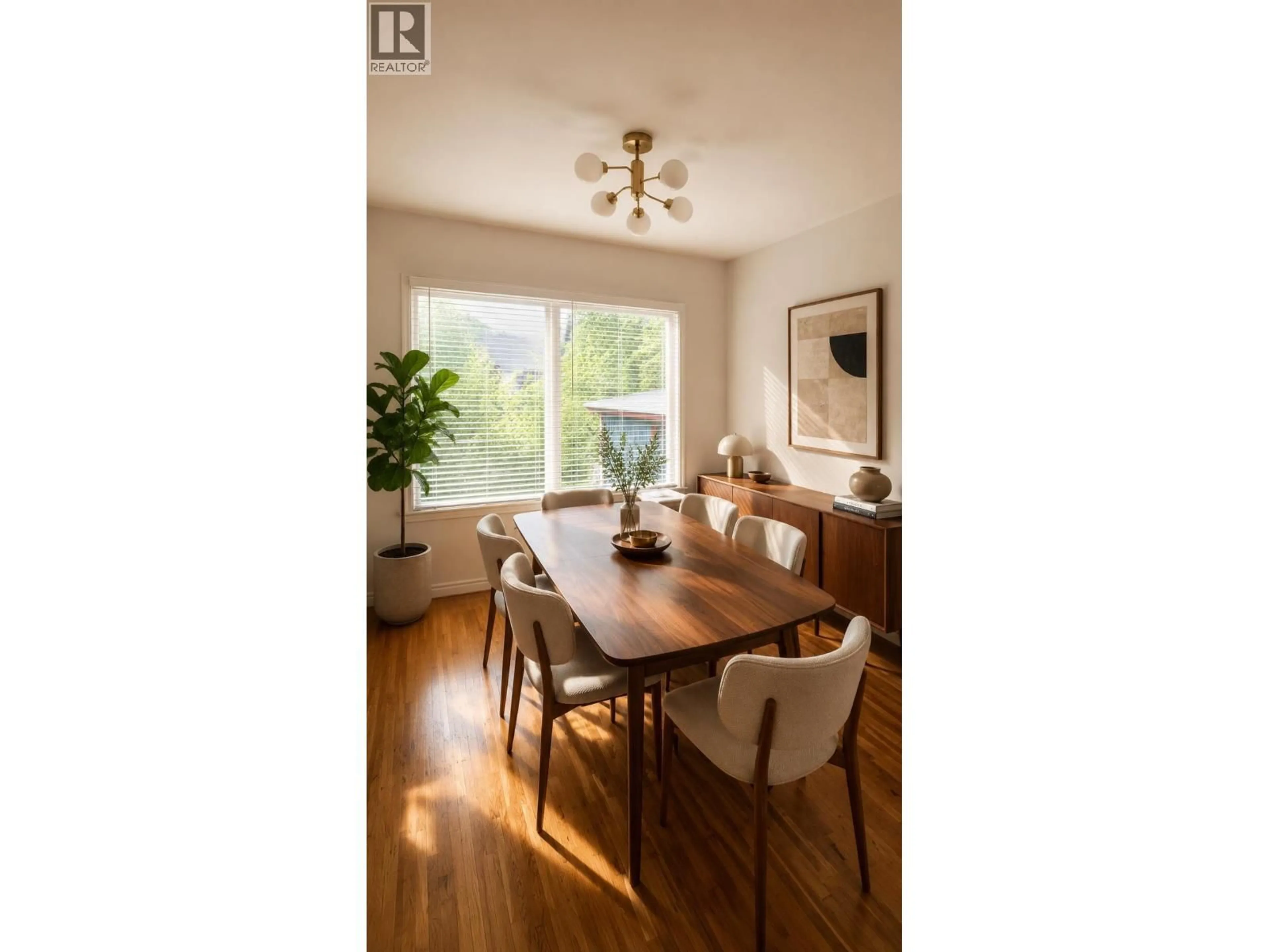Dining room, wood/laminate floor for 84 GARDEN DRIVE, Bella Coola British Columbia V0T0A3