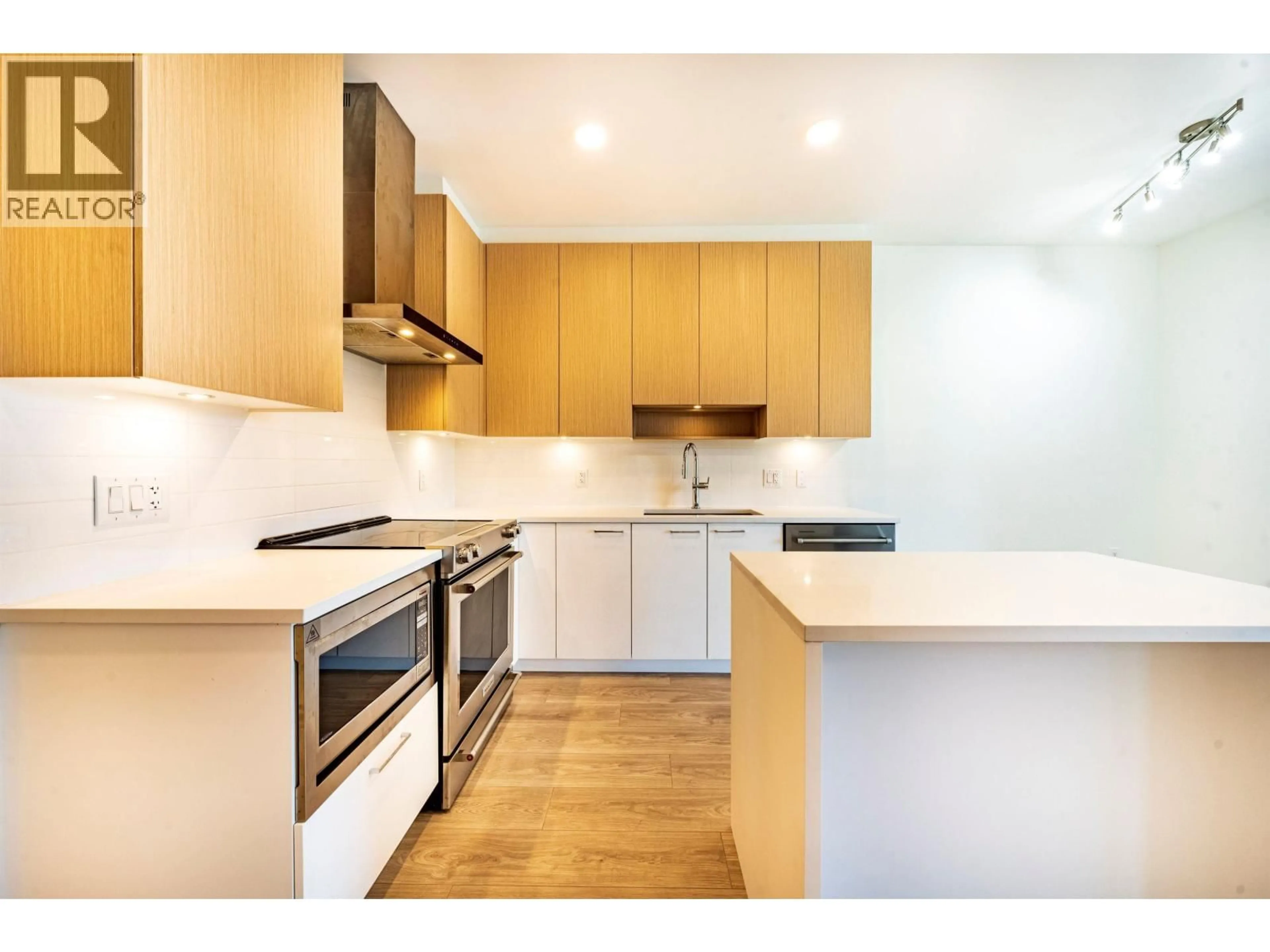 Standard kitchen, wood/laminate floor for 406 - 7599 15TH STREET, Burnaby British Columbia V3N0H9
