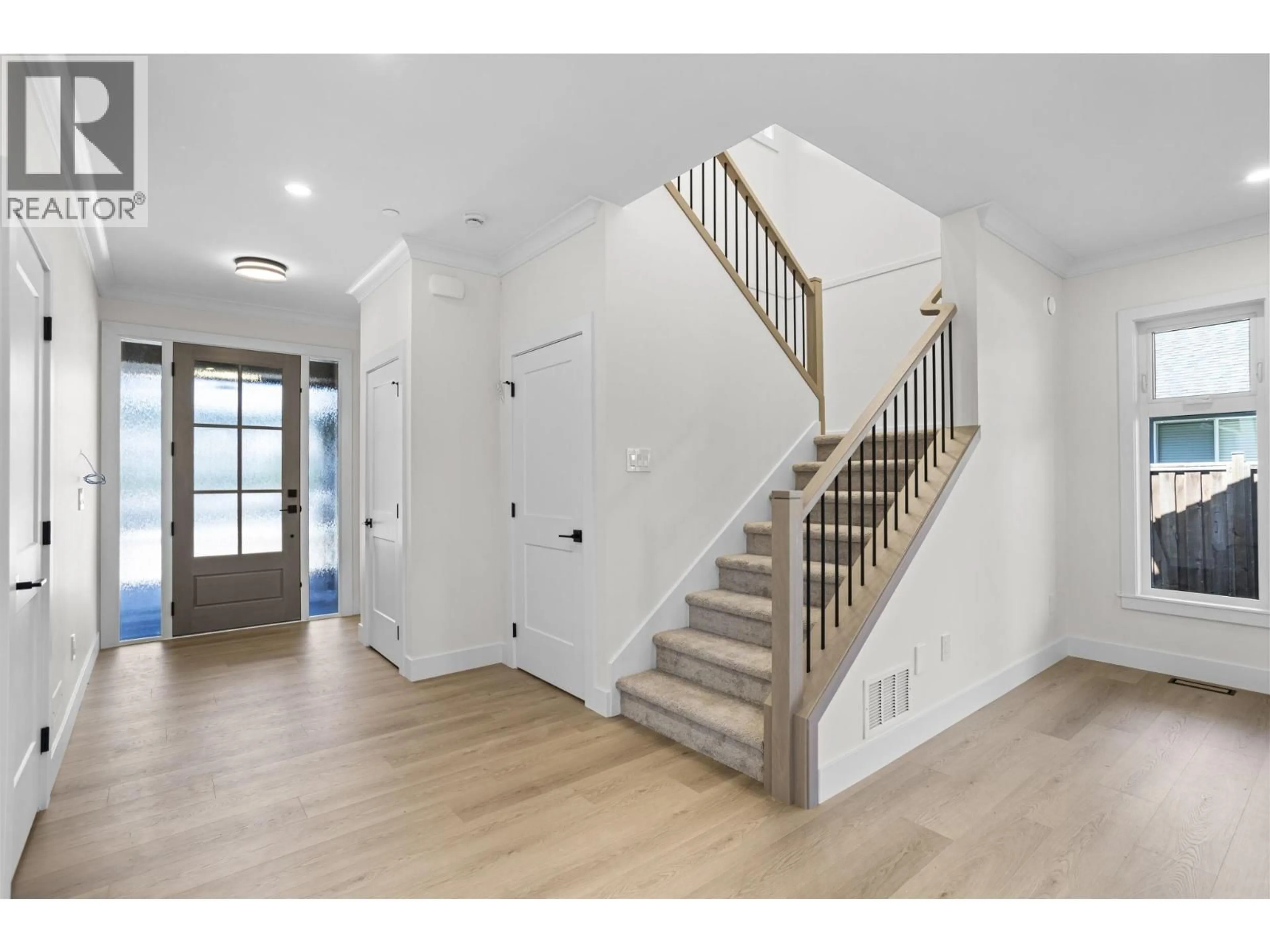 Indoor entryway for 20619 123 AVENUE, Maple Ridge British Columbia V2X4B1
